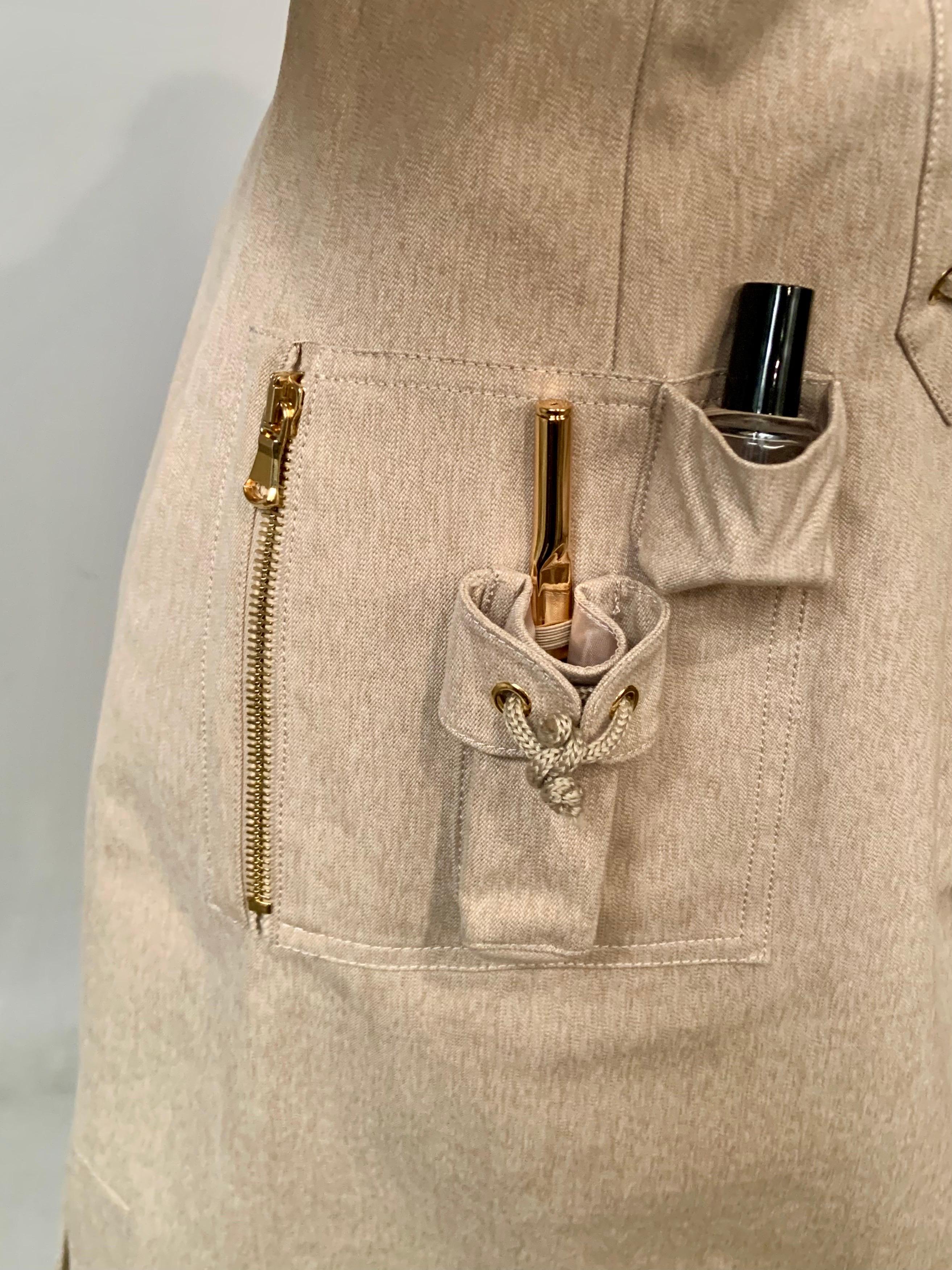 La robe Safari de Moschino Couture se moque de la veste Safari iconique d'YSL en vente 2