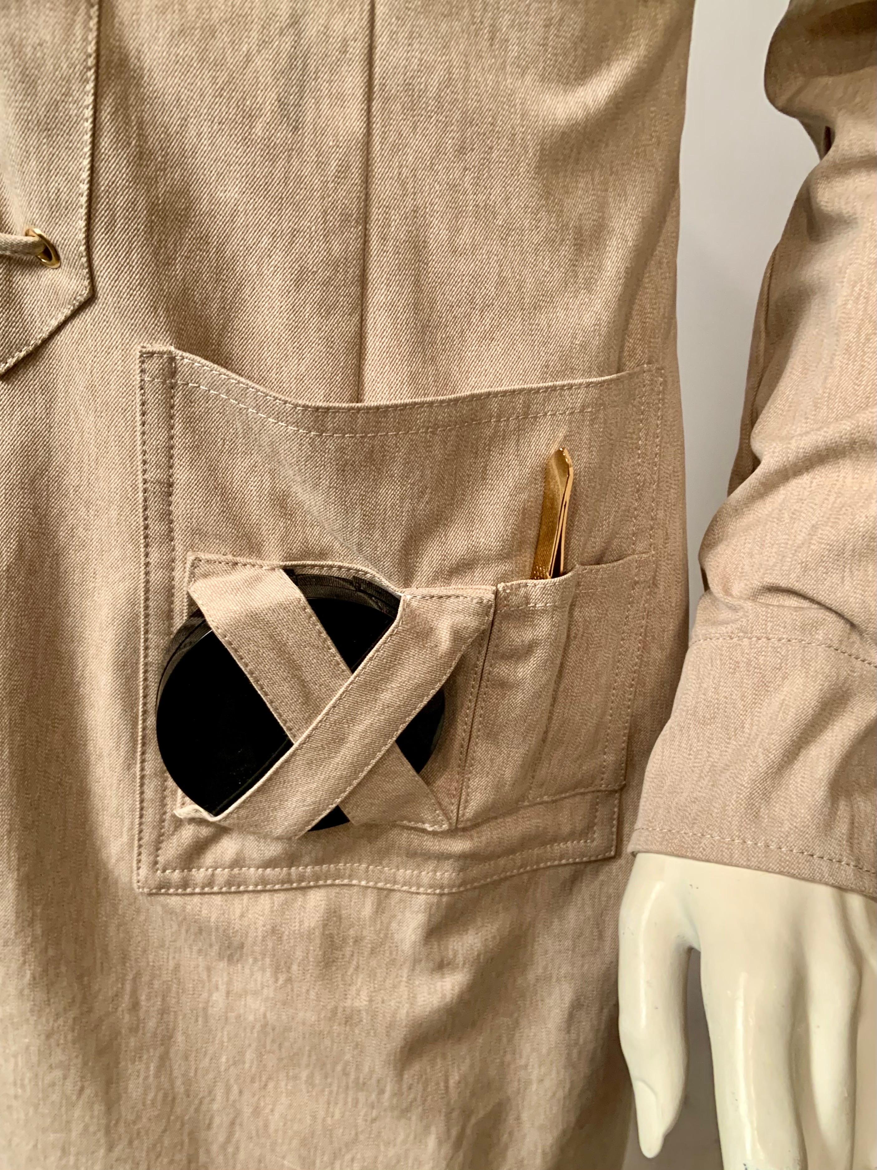 La robe Safari de Moschino Couture se moque de la veste Safari iconique d'YSL en vente 3