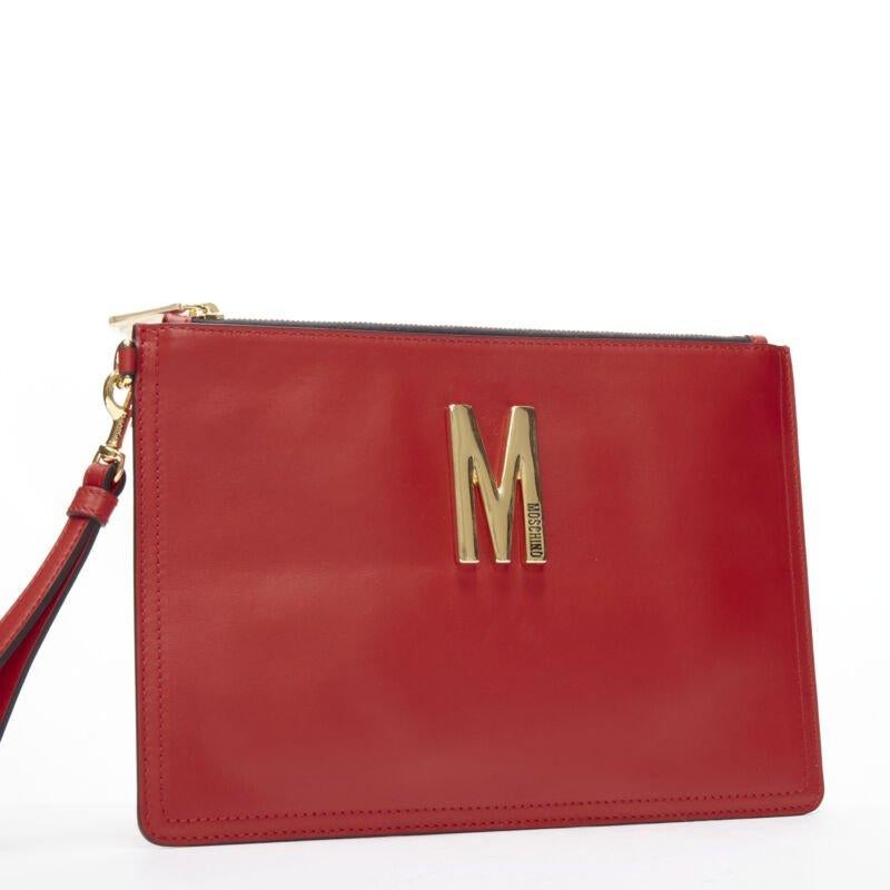 Red MOSCHINO Couture! smooth red leather gold M top zip wristlet clutch bag For Sale