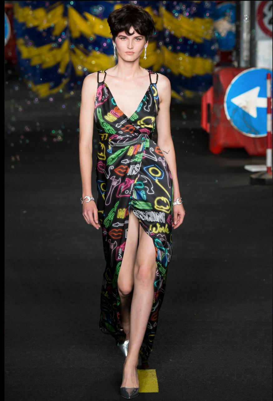 Moschino Couture SS Neon Sign Novelty Print Abito in seta, 2016 In condizioni ottime in vendita a Los Angeles, CA