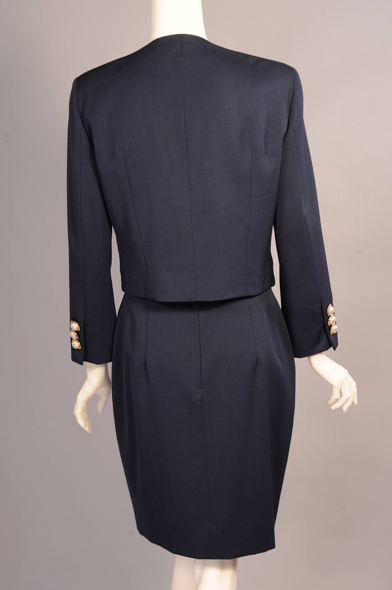  Costume couture Moschino, poches humoristiques « Poke Fun at Chanel » avec vestes et jupe  en vente 2