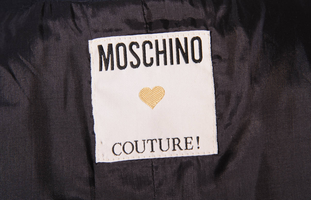  Costume couture Moschino, poches humoristiques « Poke Fun at Chanel » avec vestes et jupe  en vente 3