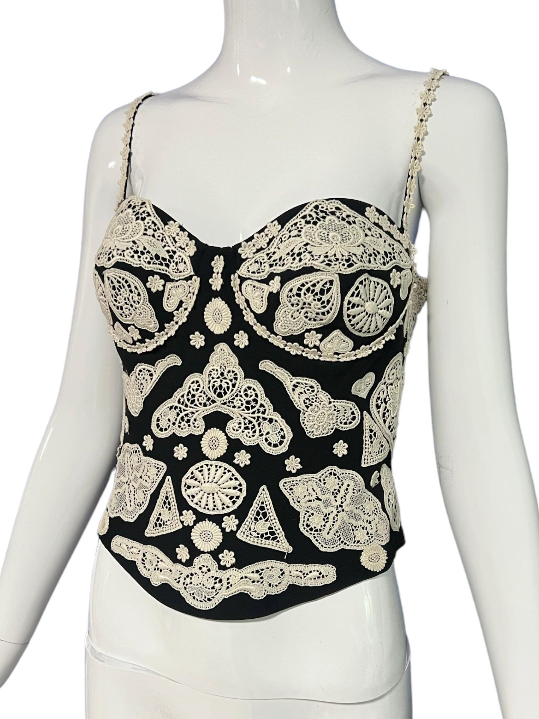 Top Moschino Couture Vintage de ganchillo blanco y negro en Excelente estado para la venta en Concord, NC