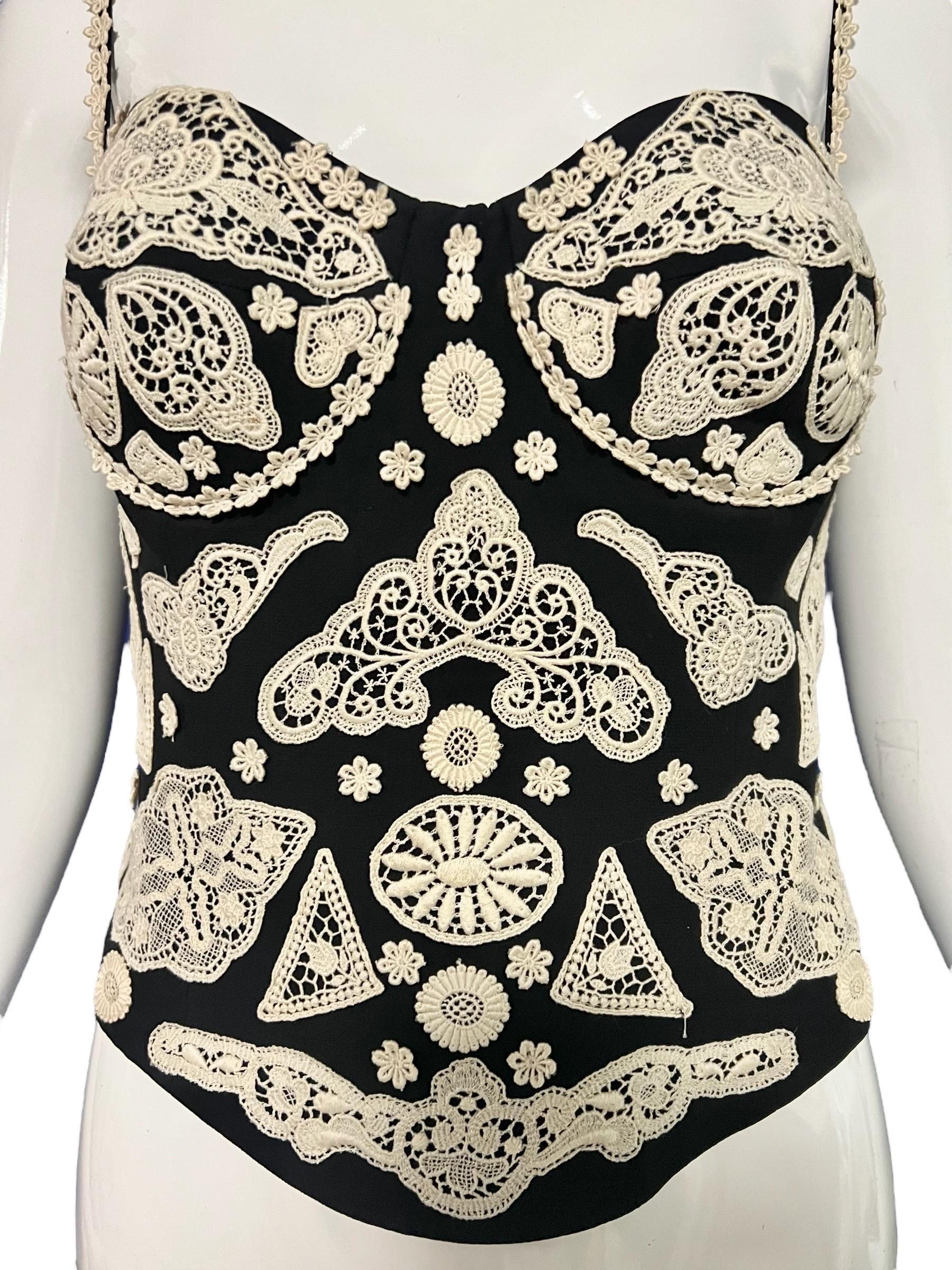 De las mujeres Top Moschino Couture Vintage de ganchillo blanco y negro en venta