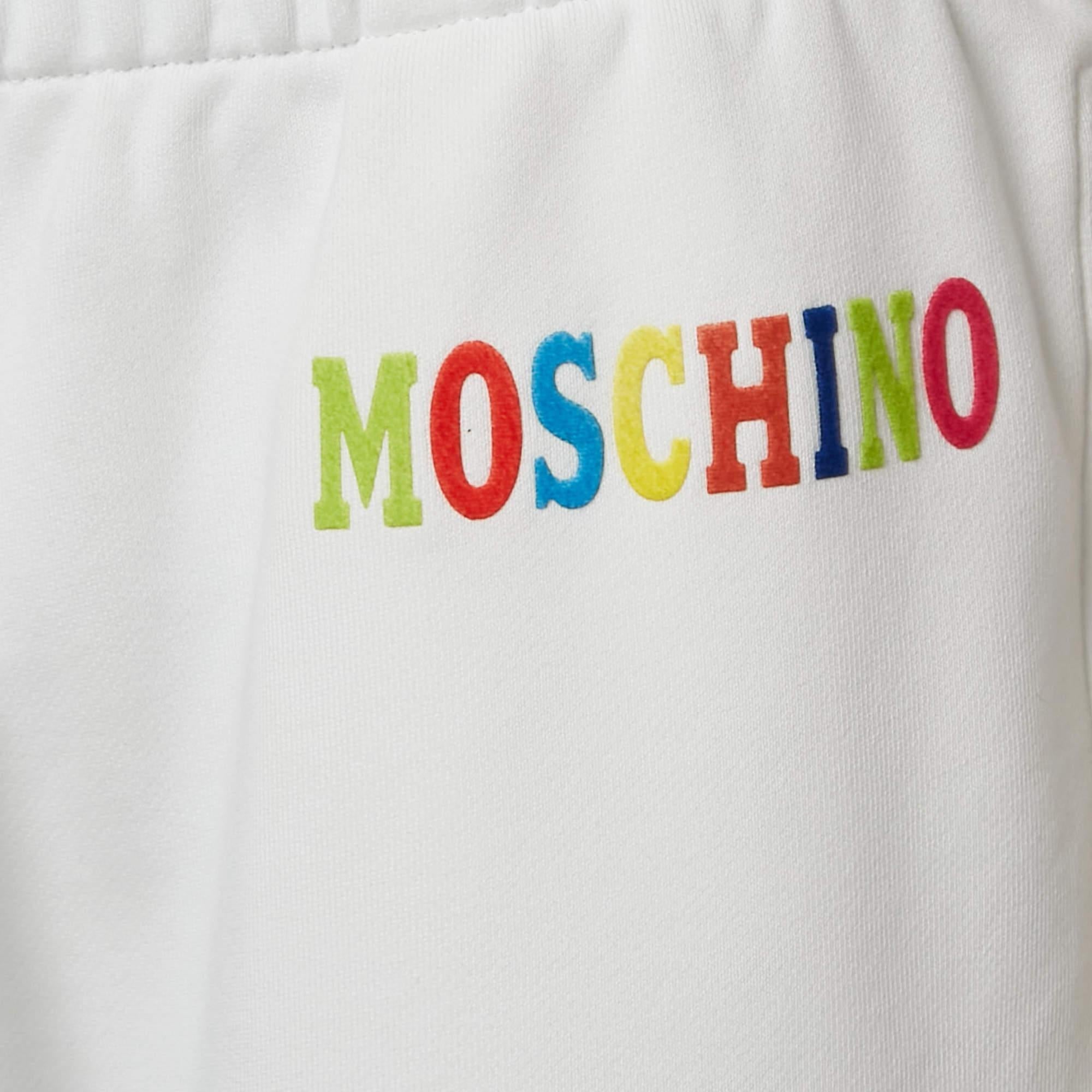 Moschino Couture Joggers de punto de algodón con logotipo blanco S en Excelente estado para la venta en Dubai, Al Qouz 2