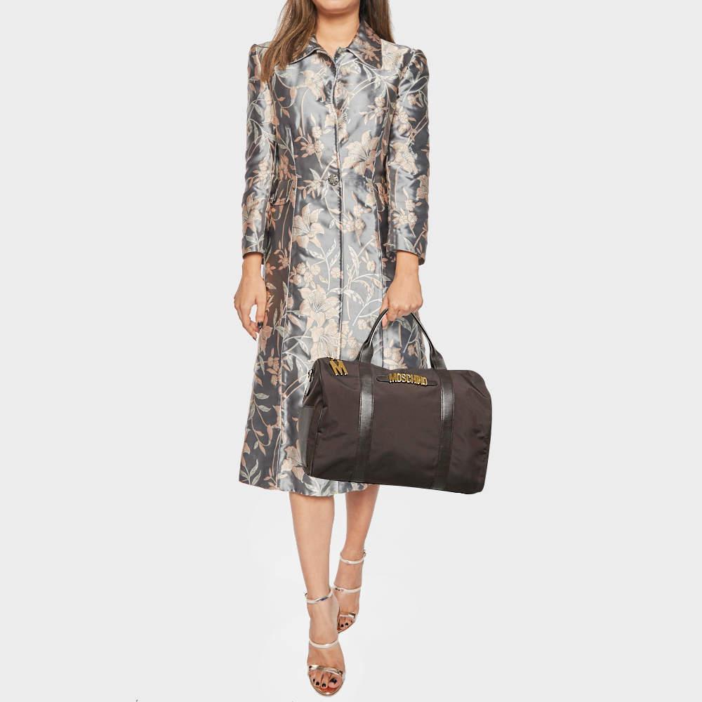This Boston bag is an ergonomic creation that doesnt let you compromise on style. It not only looks timeless but also comes with a sleek and spacious interior to hold your everyday essentials. A wonderful piece that can accentuate your look