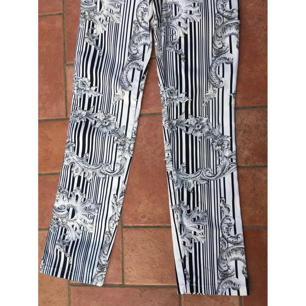 Moschino Denim Jeans Trousers in White In Good Condition For Sale In Carnate, IT