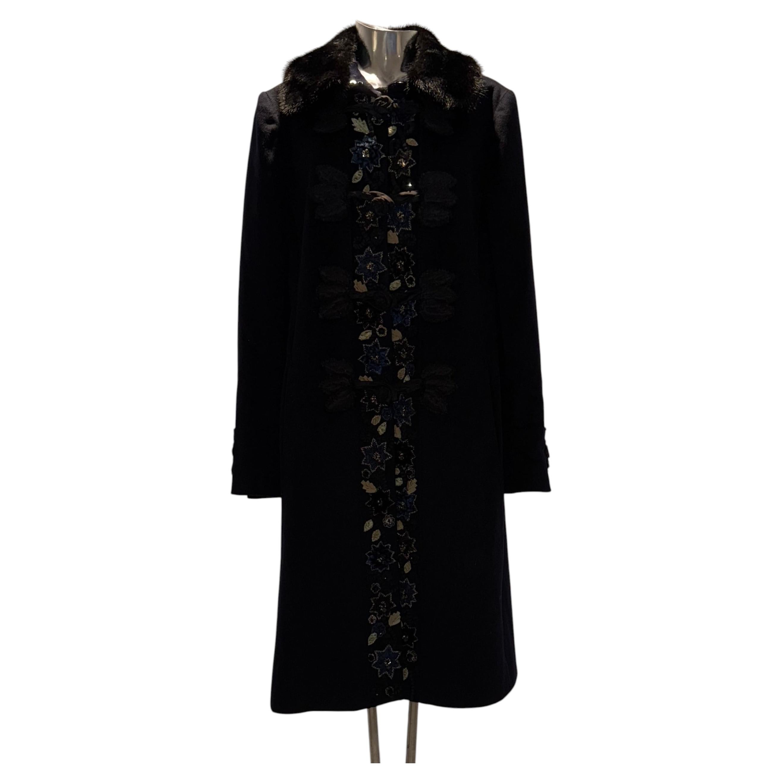 Moschino - Manteau en laine brodée avec col en fourrure en vente