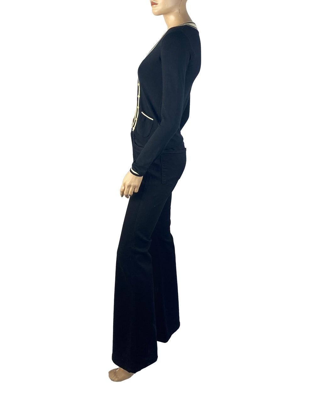 Moschino Cheap & Chic schwarz-weißer Pullover aus Viskose mit zwei Taschen auf der Vorderseite.

Zusätzliche Informationen:
MATERIAL: 80% Viskose, 20% Polyester
Größe: IT 40
Allgemeiner Zustand: Ausgezeichnet