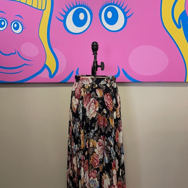 Moschino floral knife pleat maxi long skirt

This Moschino Couture vintage crepe Floral roses skirt is simply a wonder. It is perfect for special occasions, like a garden wedding! Lined. Knife pleats. Full skirt. Brand runs small. Size 8

Across