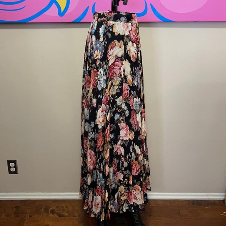 Donna Maxi gonna lunga Moschino con pieghe a coltello floreali in vendita