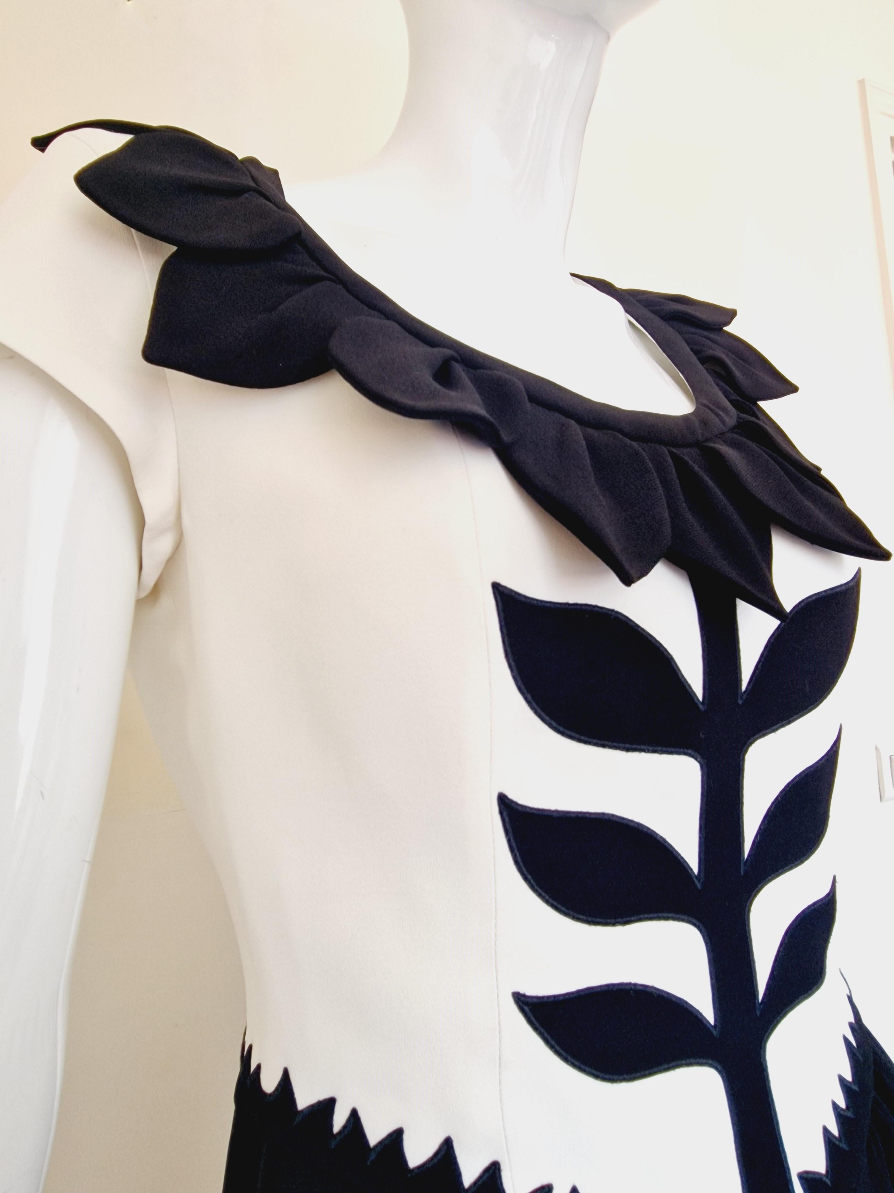 Couture Vintage Schwarz-Weiß Großes Cheap und Chic Kleid mit Blumenmuster von Moschino im Angebot 5