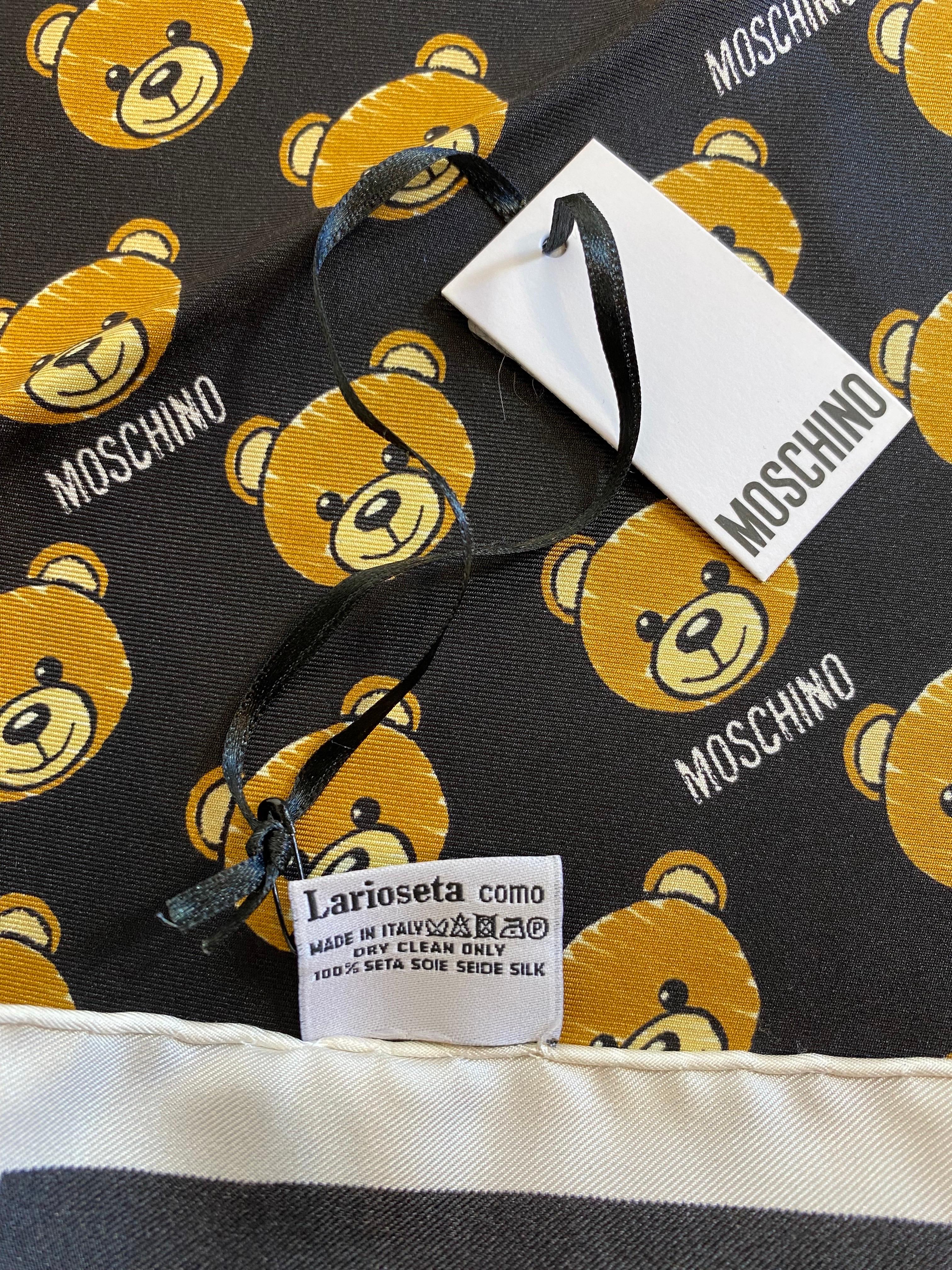 Moschino Foulard (Schwarz) im Angebot