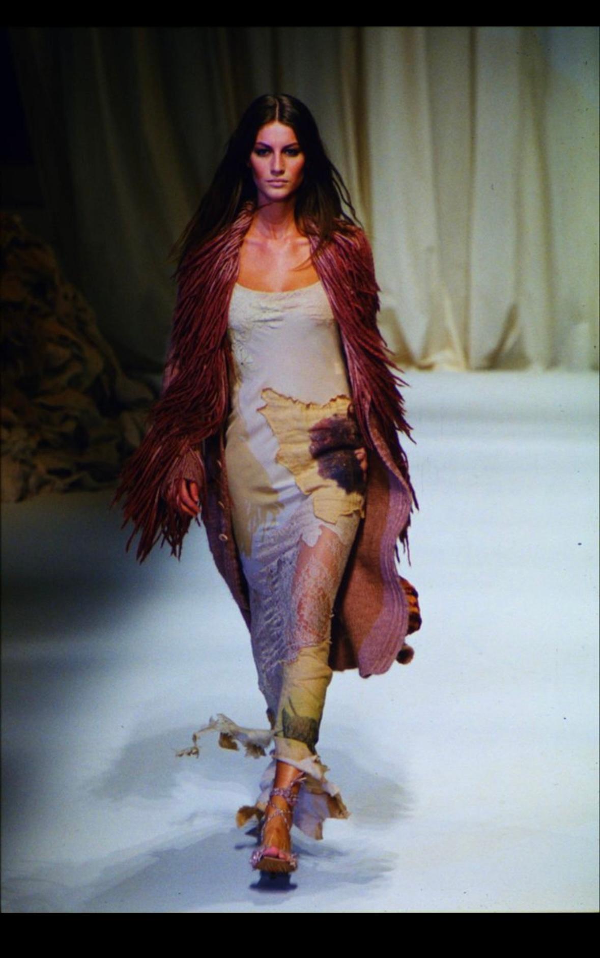 Collector’s item
Moschino F/W 1999 runway silk gown modeled on the runway by Gisele Bundchen 

Size It42

Good vintage condition 