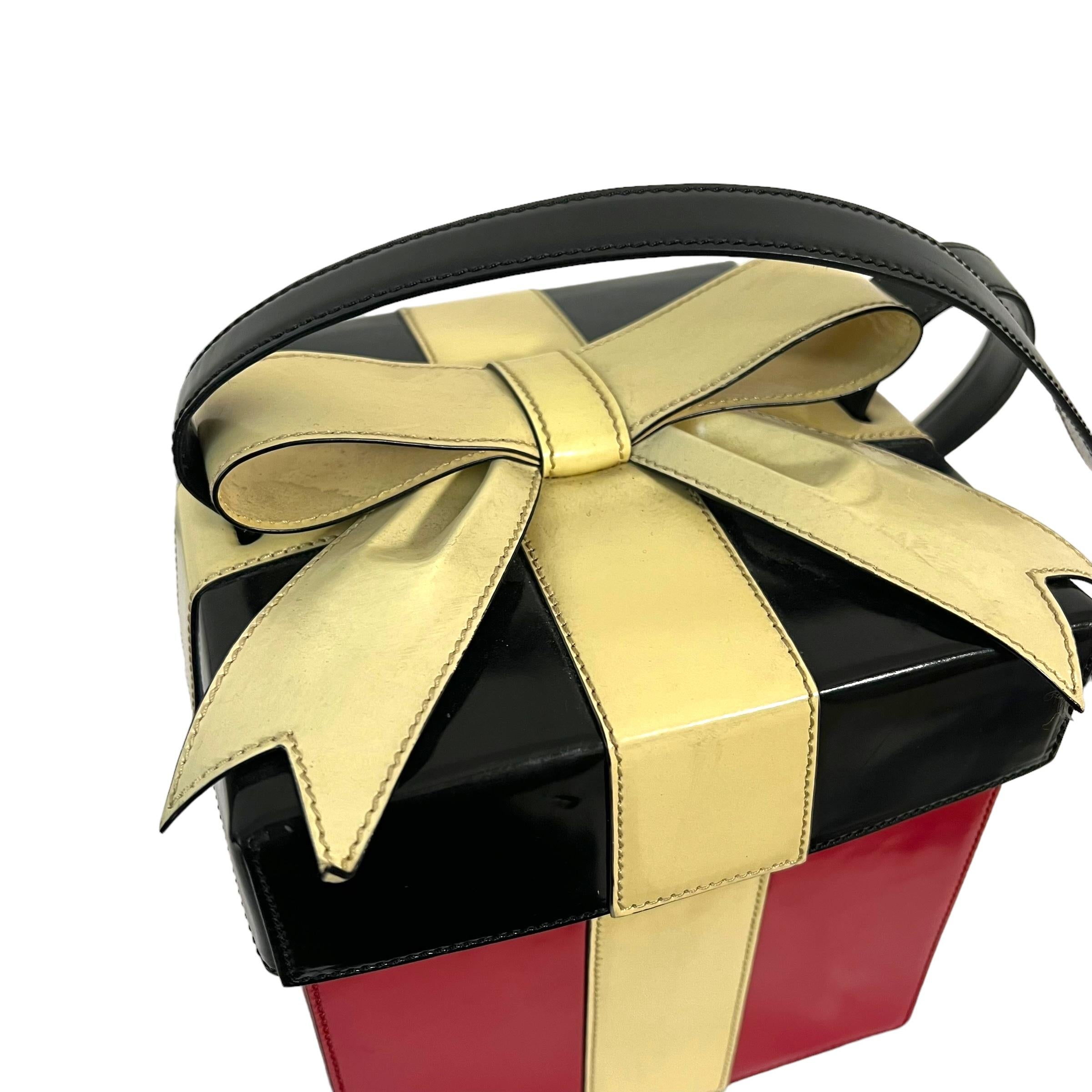 Moschino Geschenkbox-Tasche im Zustand „Gut“ im Angebot in CAPELLE AAN DEN IJSSEL, ZH
