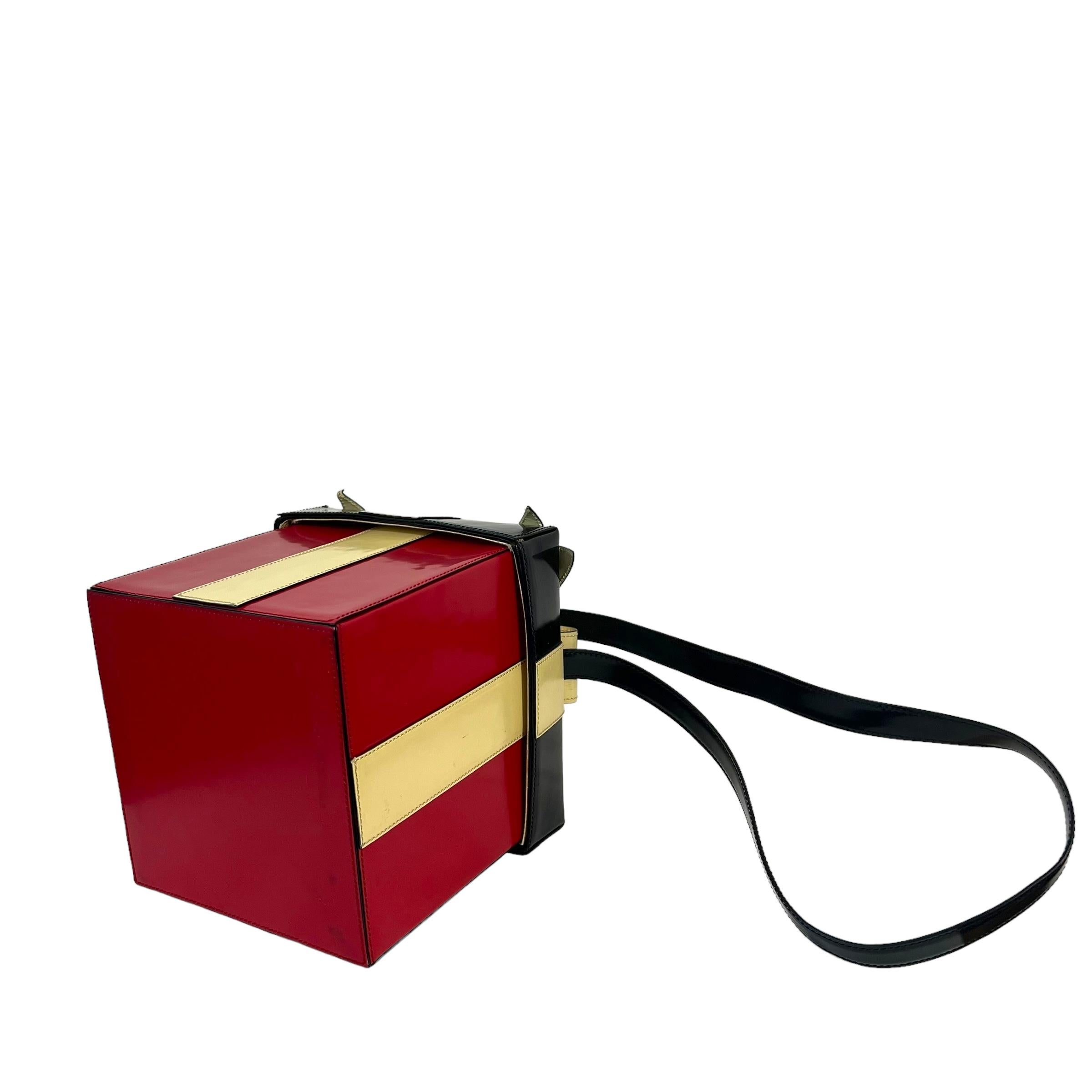 Moschino Geschenkbox-Tasche für Damen oder Herren im Angebot