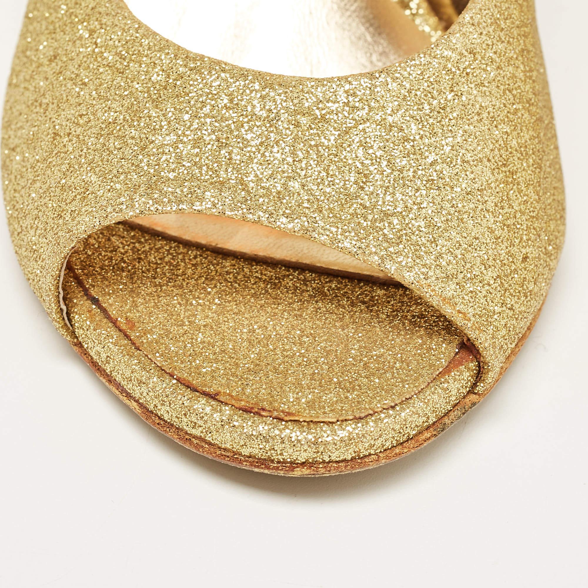 Moschino Gold Glitter Slide Sandals Size 36 en vente 4