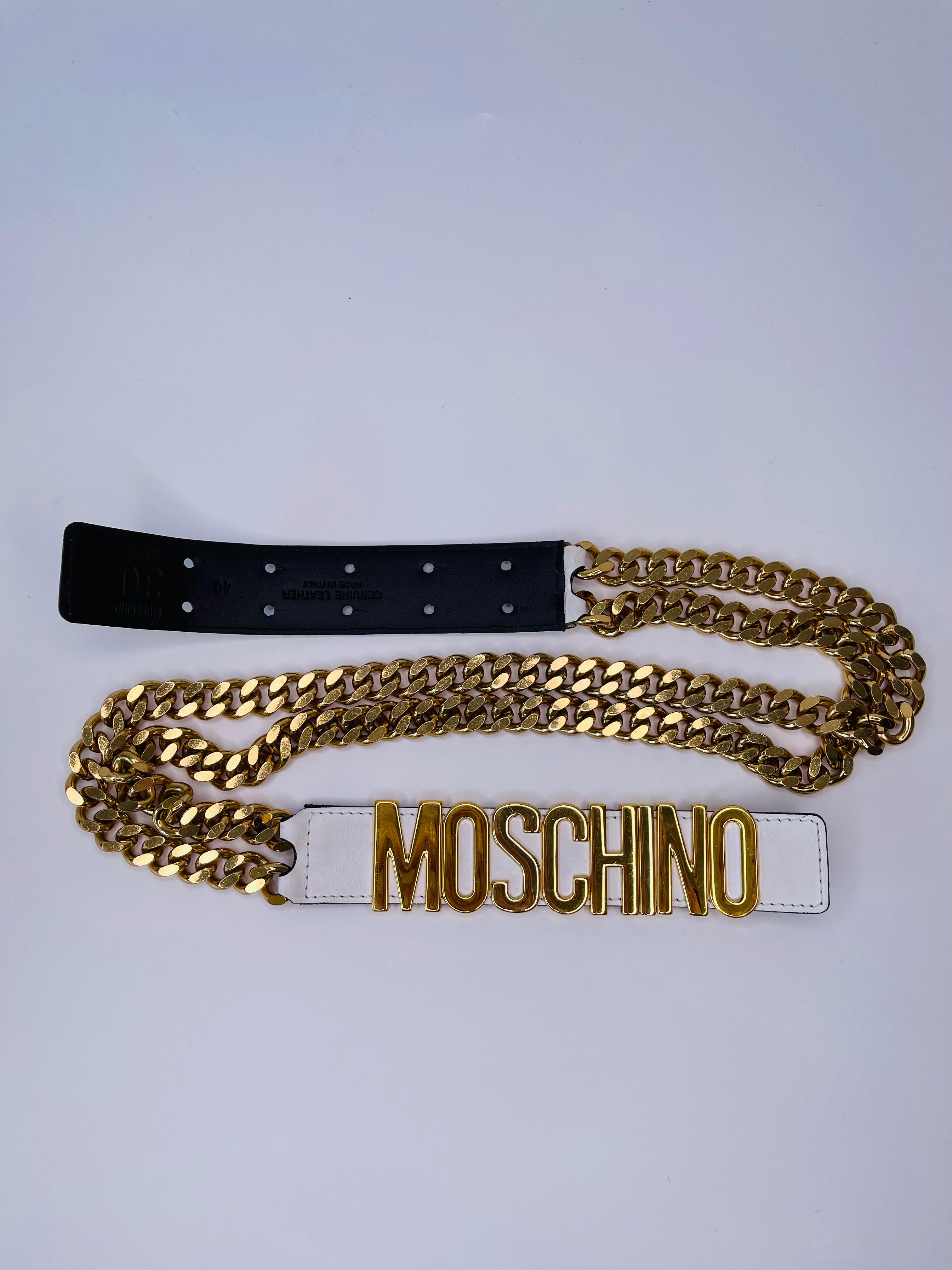 Moschino Gold Logo-Gürtel aus weißem Leder und Kettengürtel  (Beige) im Angebot