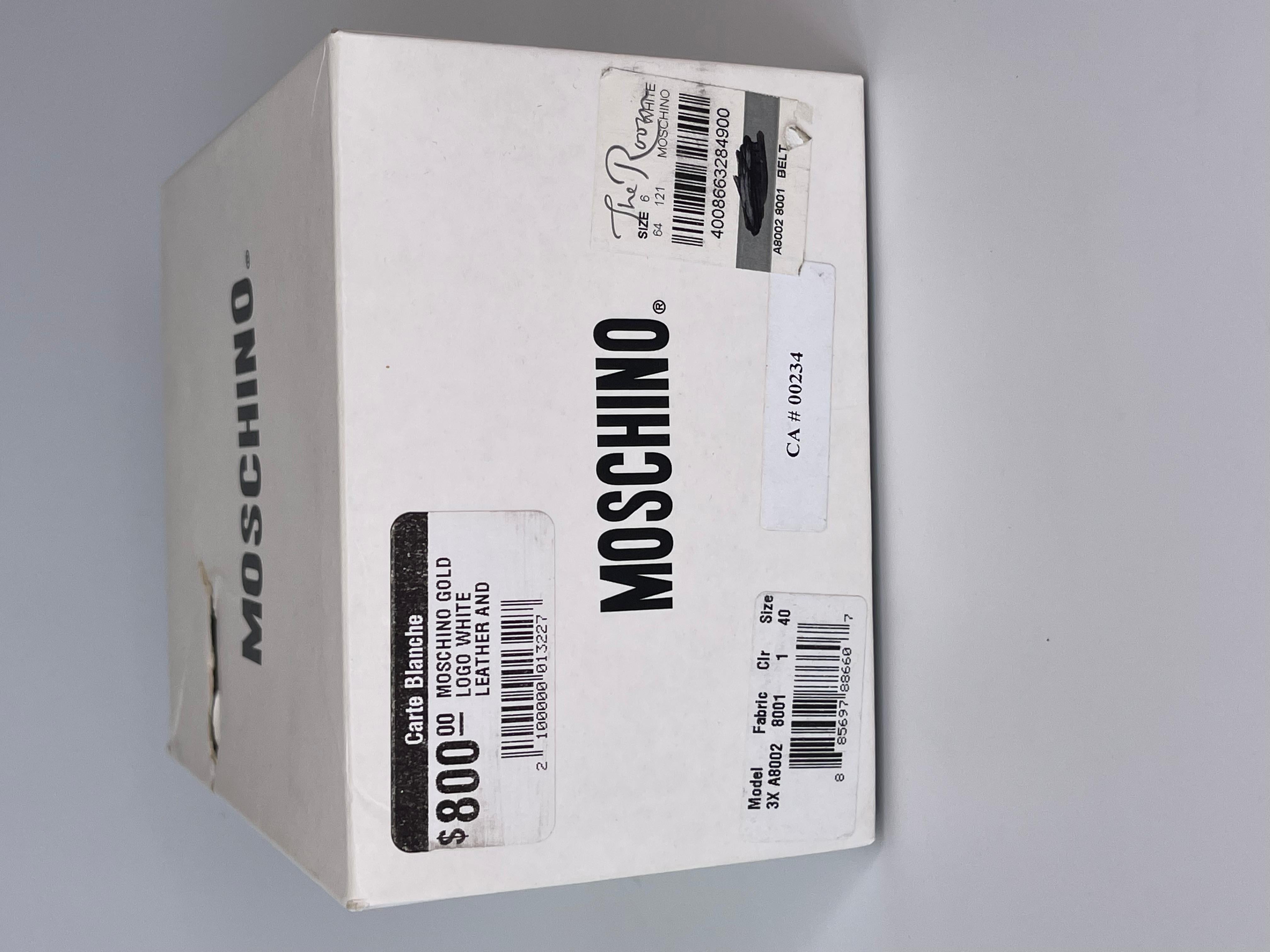 Moschino - Ceinture en cuir blanc et chaîne avec logo doré  en vente 3