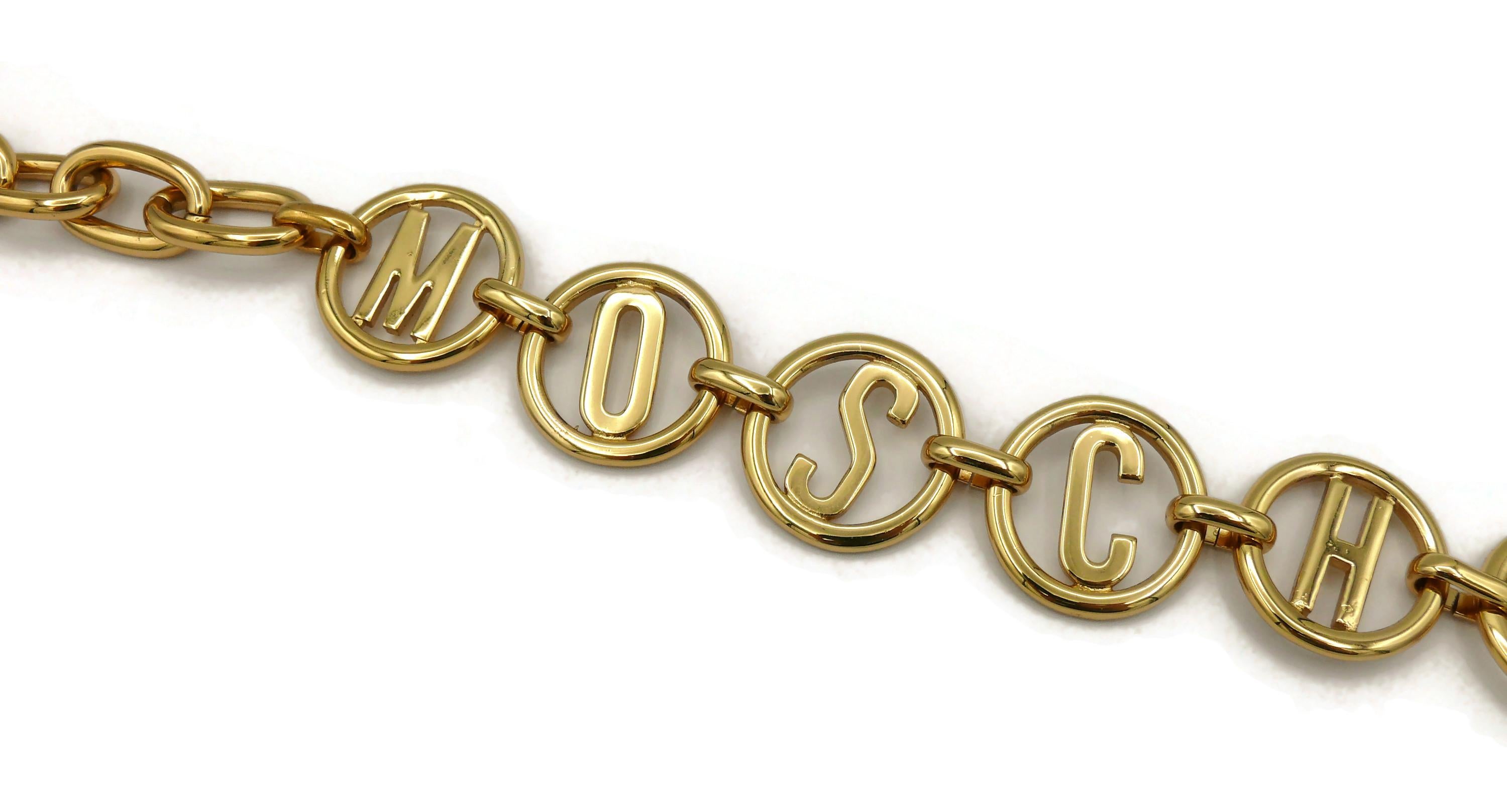 MOSCHINO Goldfarbene Ton-Halskette mit Kette im Angebot 1