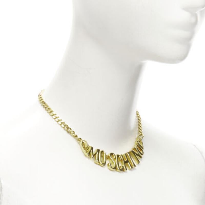 MOSCHINO - Collier à chaîne courte avec logo en or et motif en forme de cœur
Référence : TGAS/C01676
Marque : Moschino
Couleur : Or
Motif : Solide
Fermeture : Fermoir

CONDITION :
Condition : Très bon, cet article était d'occasion et est en très bon
