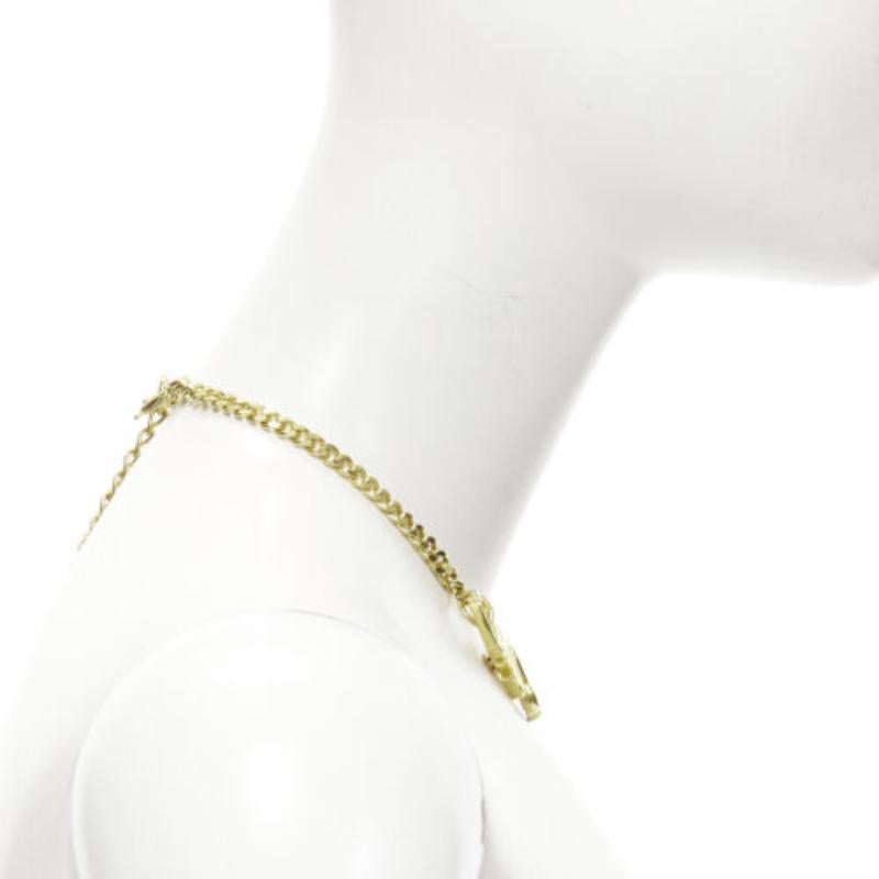 MOSCHINO - Collier à chaîne courte avec logo en or et motif en forme de cœur Bon état - En vente à Hong Kong, NT
