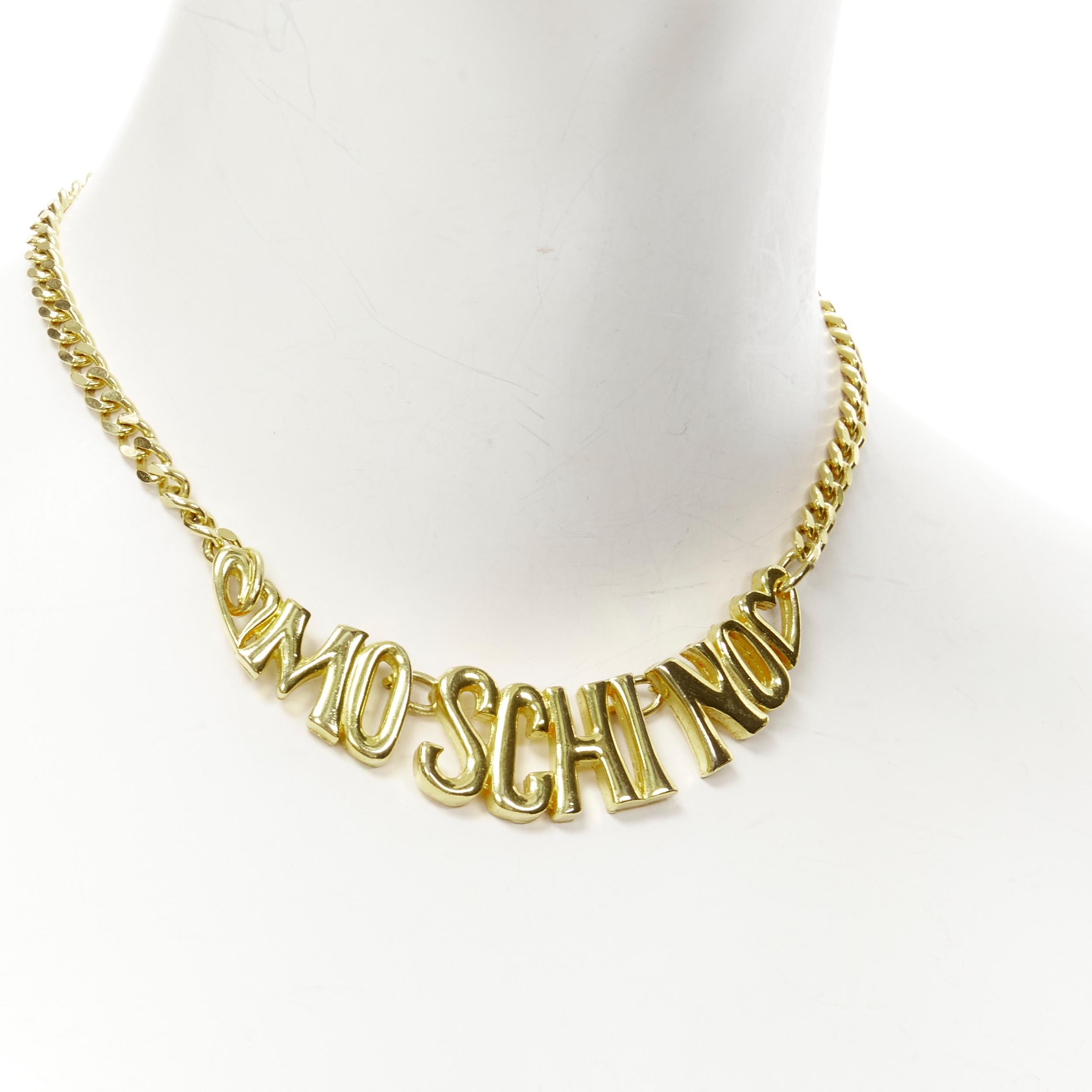 MOSCHINO - Collier à chaîne courte avec logo en or et motif en forme de cœur en vente 1