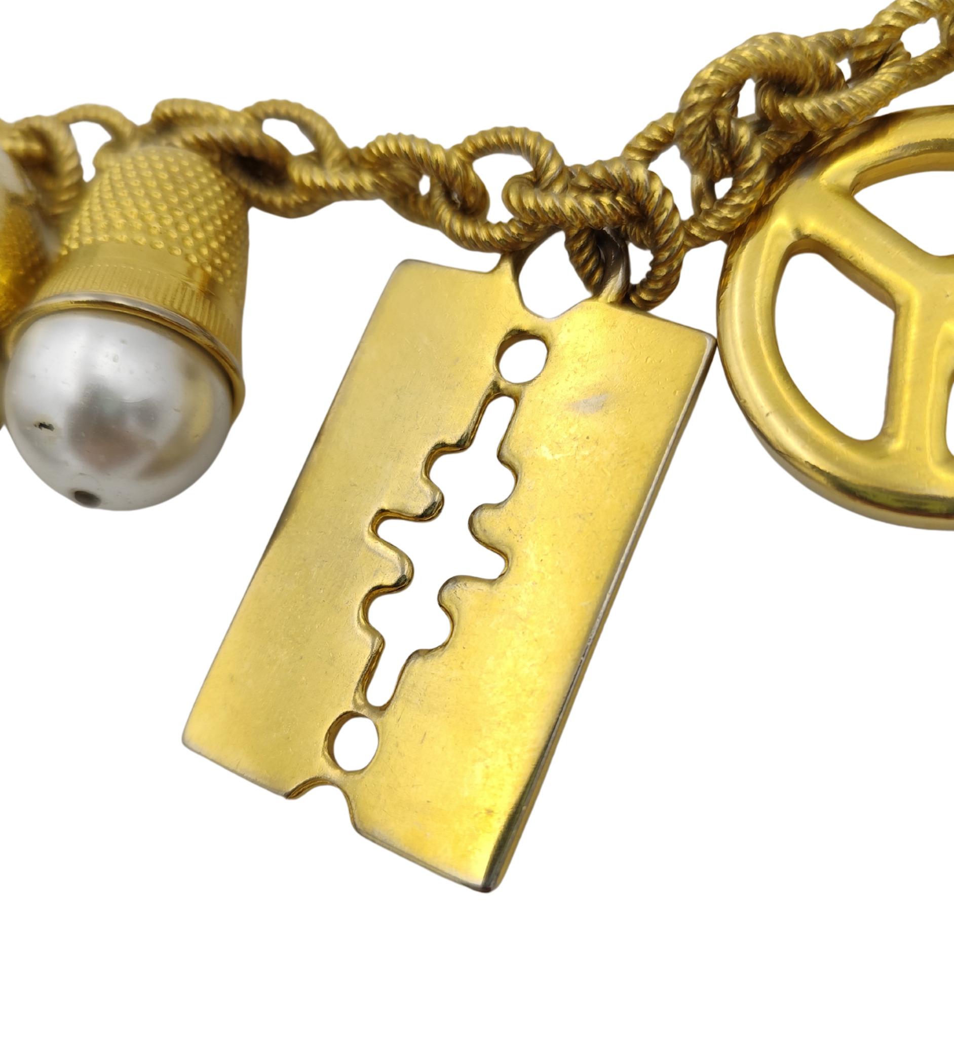 Cinturón Moschino de metal dorado con doble cadena colgante en venta 6