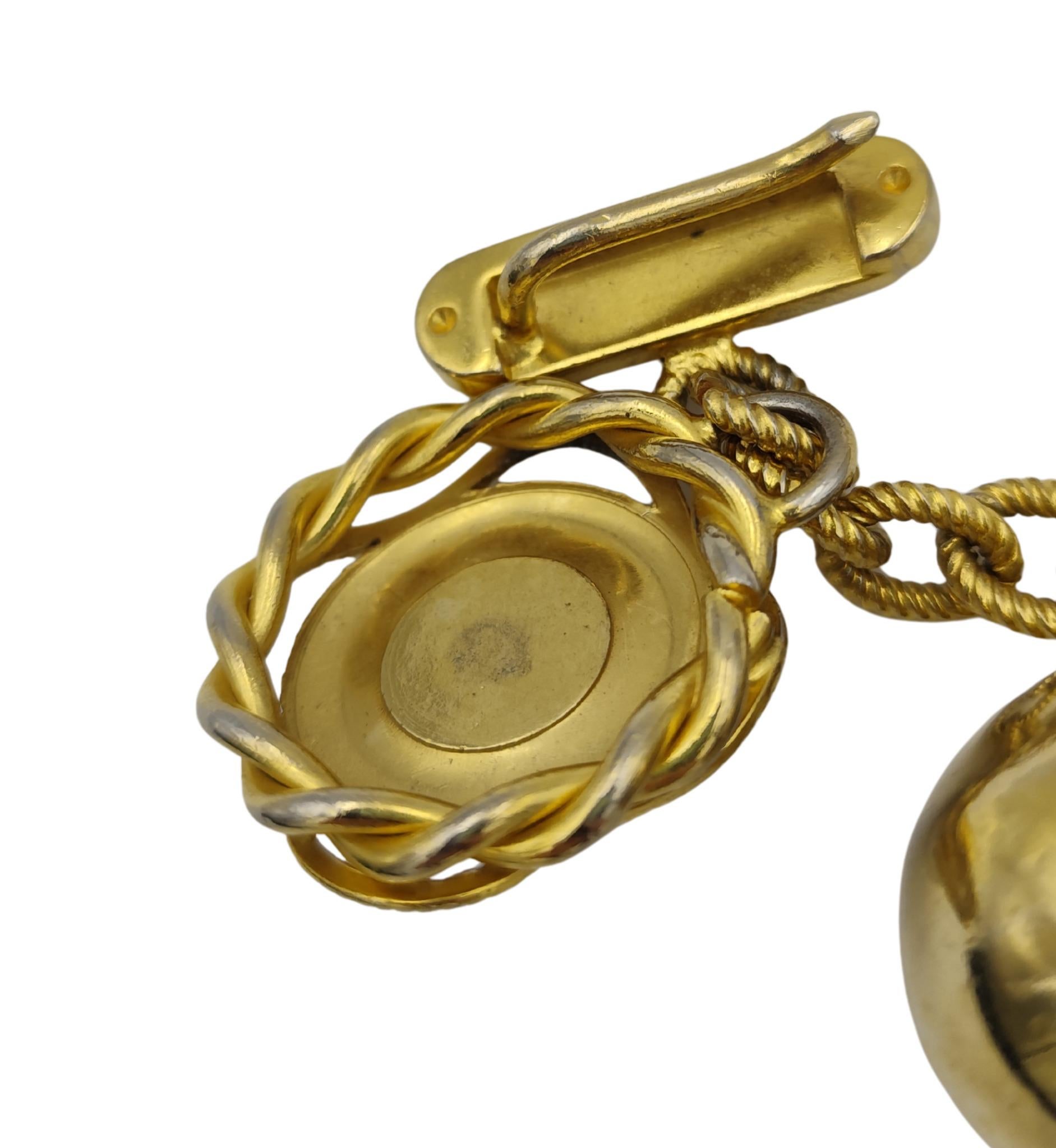 Cinturón Moschino de metal dorado con doble cadena colgante en venta 9