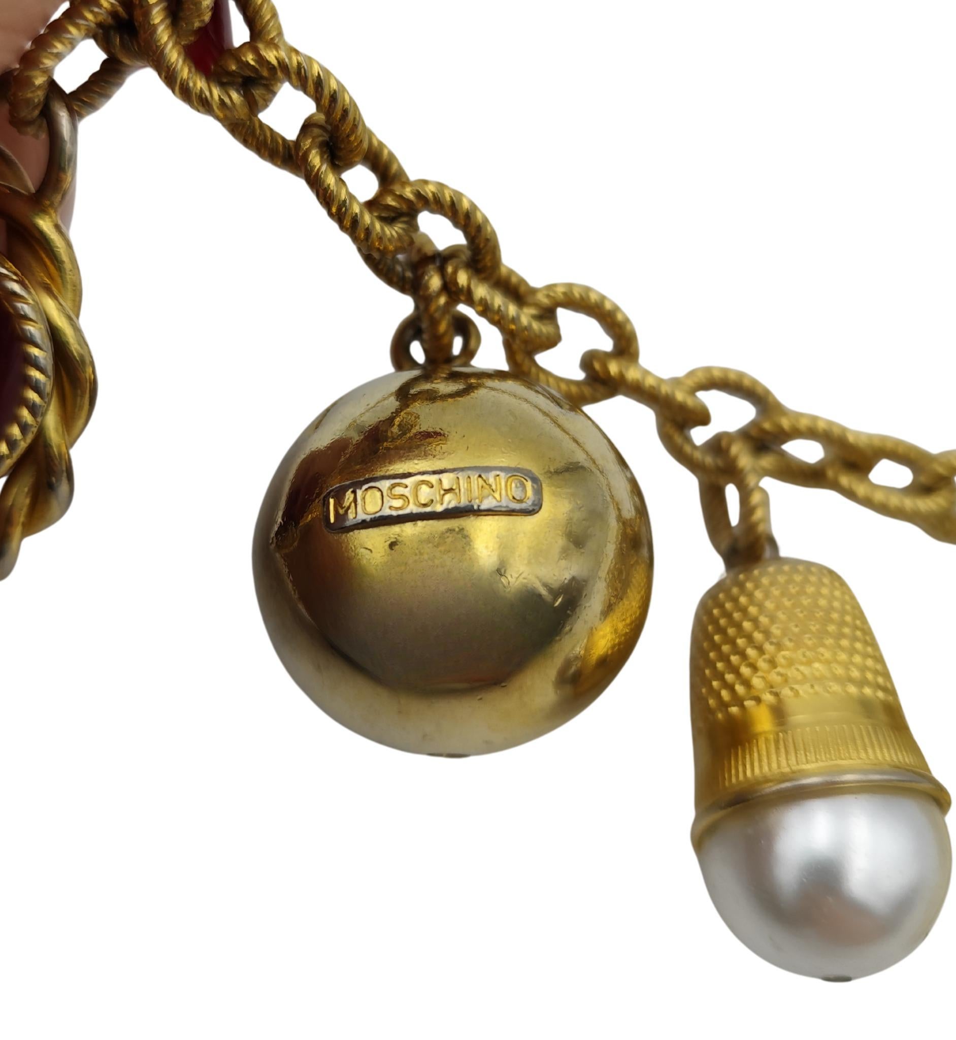 Cinturón Moschino de metal dorado con doble cadena colgante en venta 10