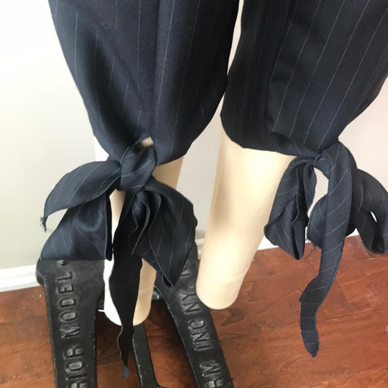 Moschino Gray Pin Striped Knee Length Pants In Good Condition For Sale In Los Angeles, CA