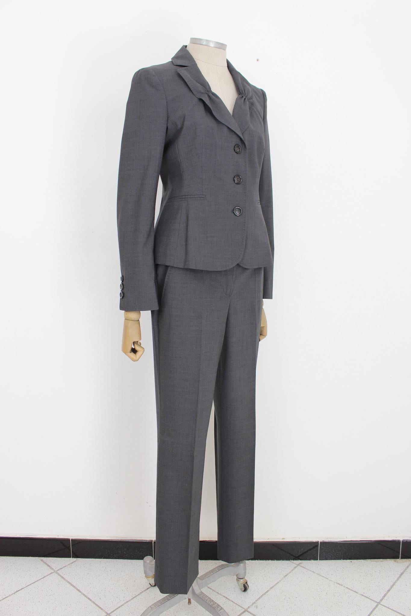 Moschino - Pantalon de costume classique en laine grise Excellent état - En vente à Brindisi, Bt
