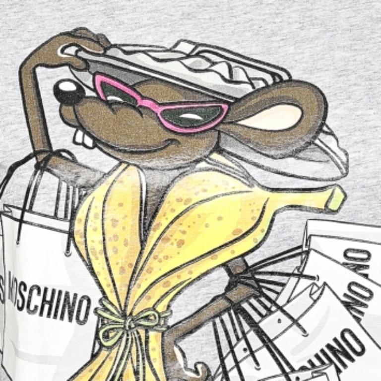 T-shirt Moschino gris Shopaholic imprimé souris L Bon état - En vente à Dubai, Al Qouz 2