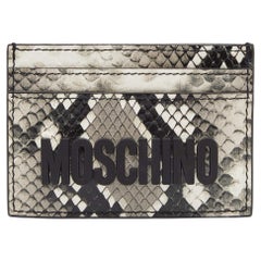 Moschino Kartenetui aus grauem/weißem, geprägtem Leder mit Schlangenhautprägung