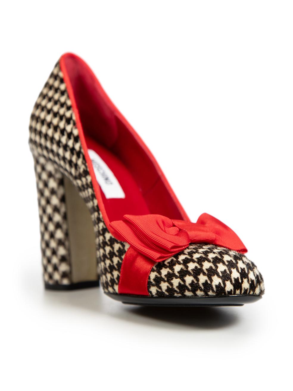 CONDITION is Very Good. Hardly any visible wear to the shoes is evident on this Moschino designer resale item. This item comes with the original box.
  
  
  
  Details
  
  
  Multicolour- black, white, red
  
  Pony hair
  
  Pumps
  
 