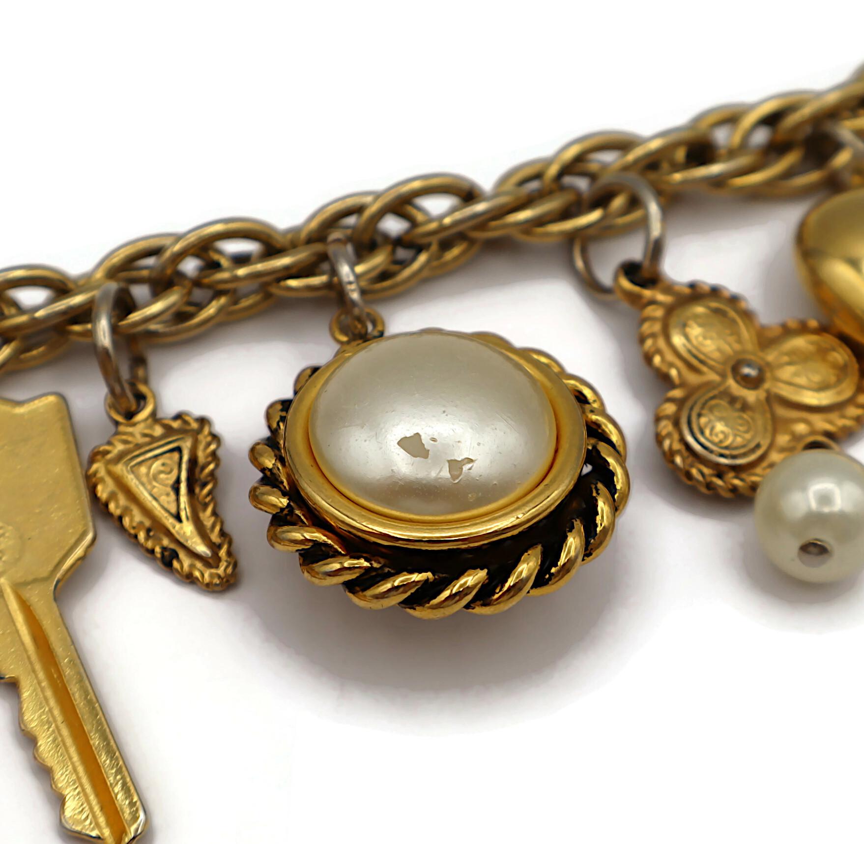 MOSCHINO Collana Iconic Vintage con charme in tonalità oro in vendita 9