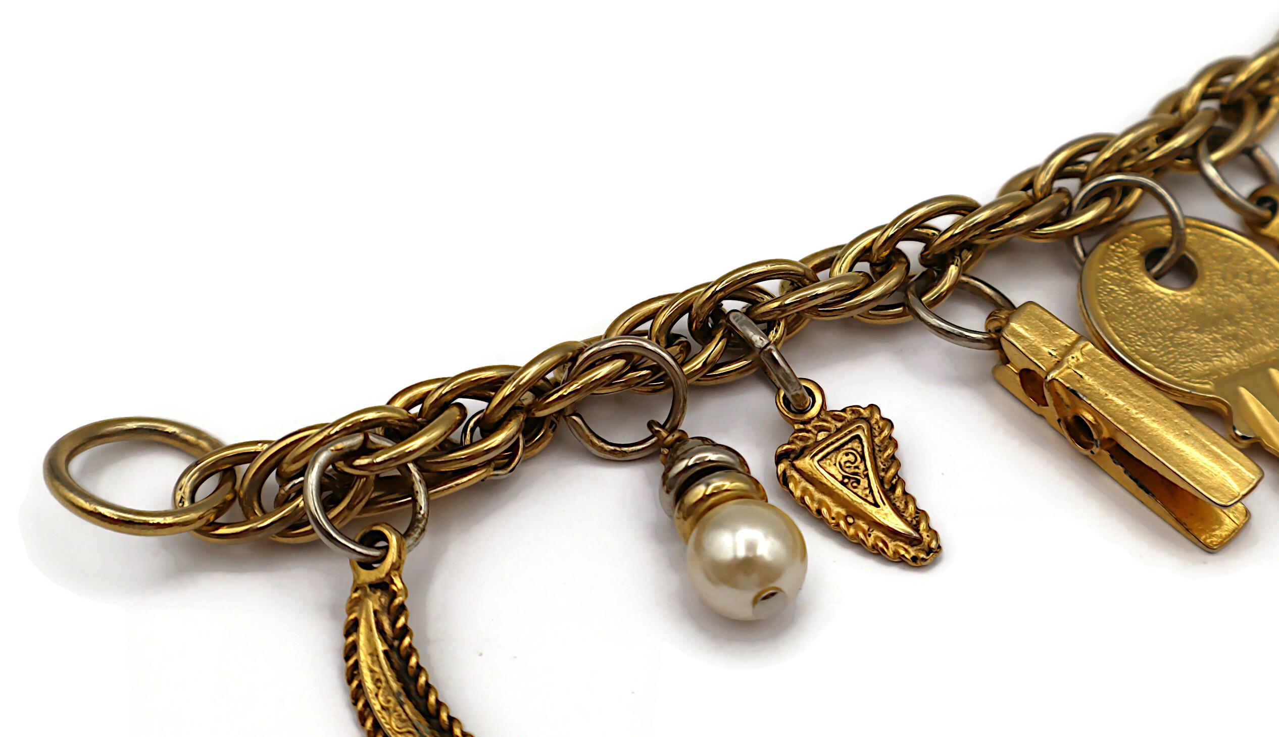 MOSCHINO Collana Iconic Vintage con charme in tonalità oro in vendita 13