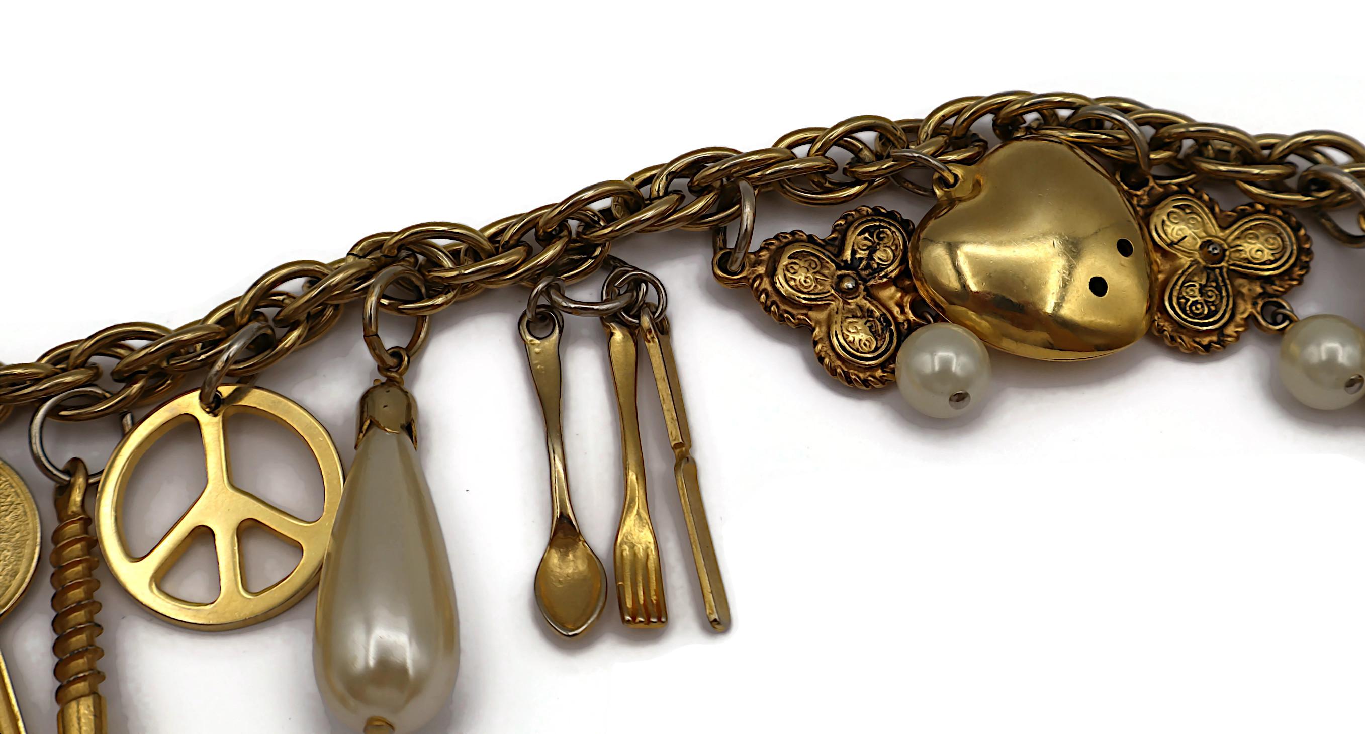 MOSCHINO Collana Iconic Vintage con charme in tonalità oro in vendita 14