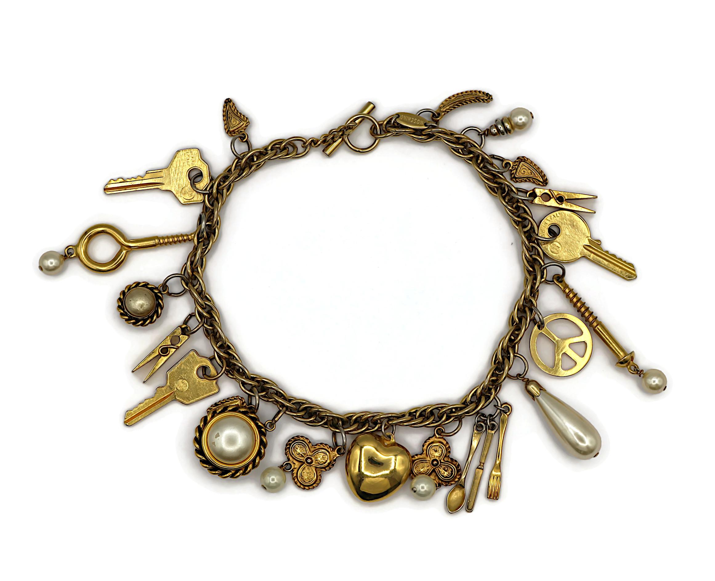 MOSCHINO Collana Iconic Vintage con charme in tonalità oro In condizioni discrete in vendita a Nice, FR