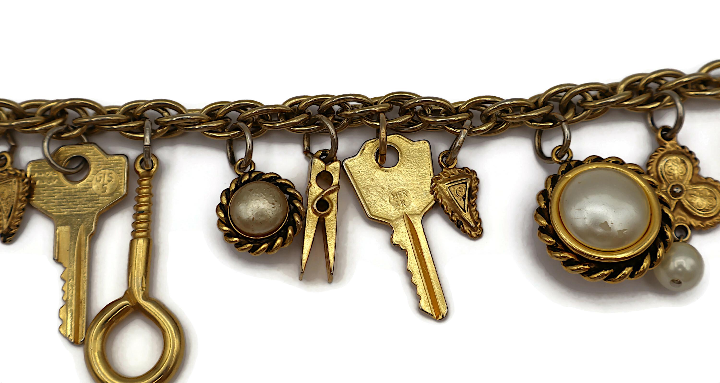 MOSCHINO Collana Iconic Vintage con charme in tonalità oro in vendita 2
