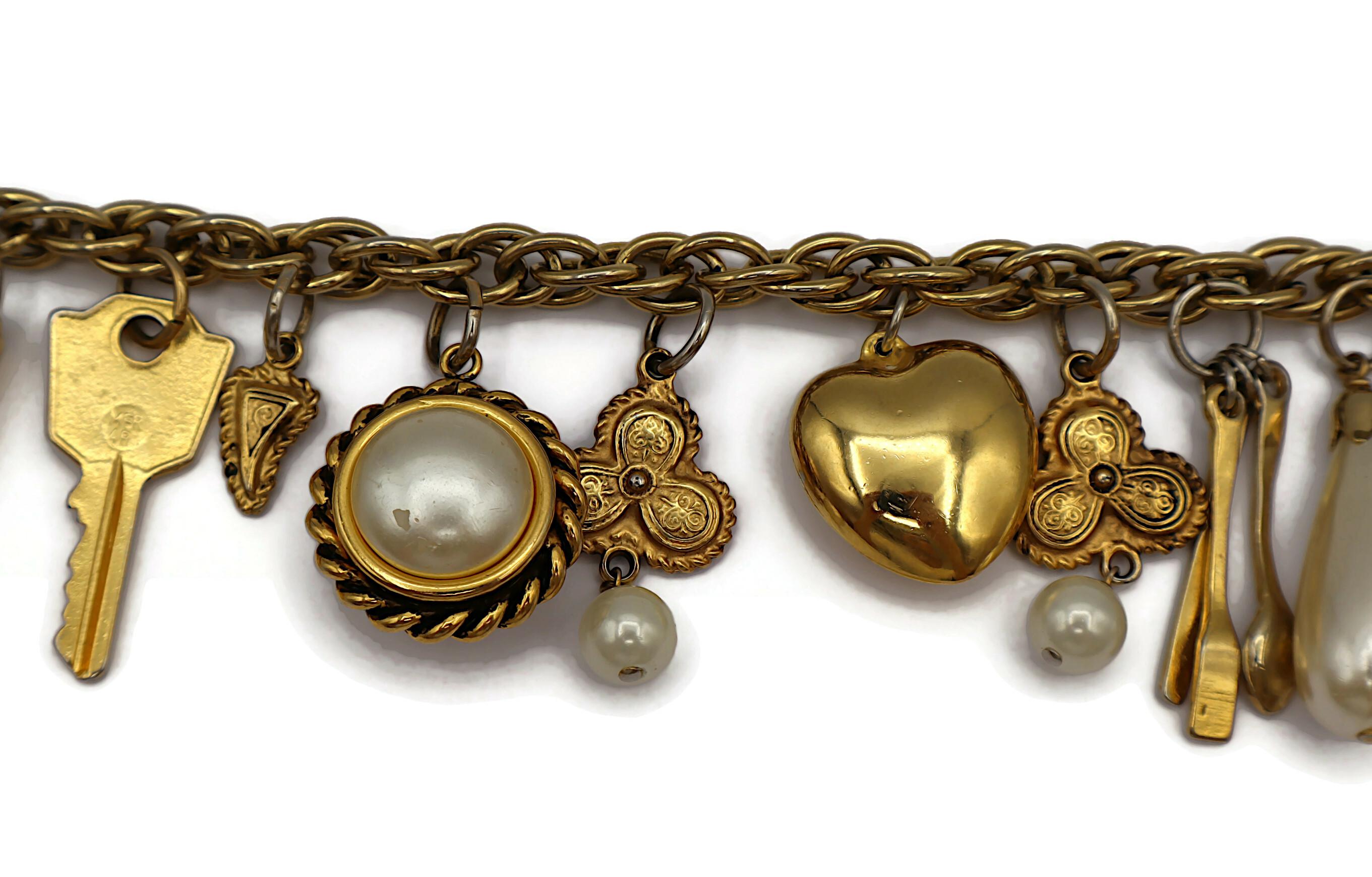 MOSCHINO Collana Iconic Vintage con charme in tonalità oro in vendita 3