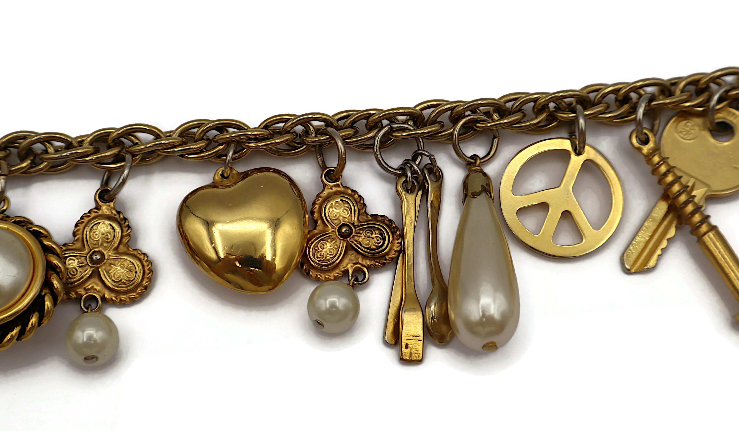 MOSCHINO Collana Iconic Vintage con charme in tonalità oro in vendita 4