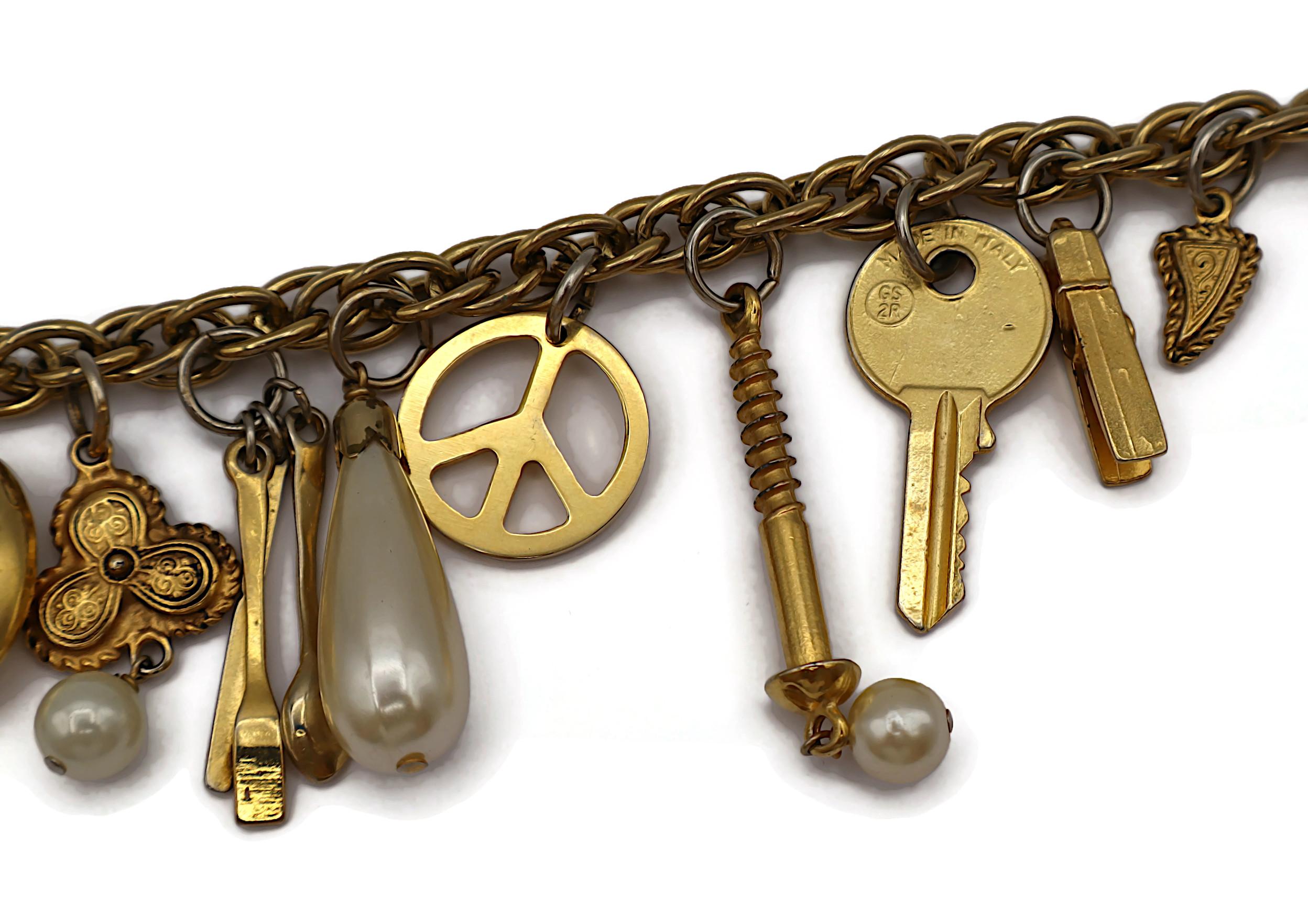 MOSCHINO Collana Iconic Vintage con charme in tonalità oro in vendita 5