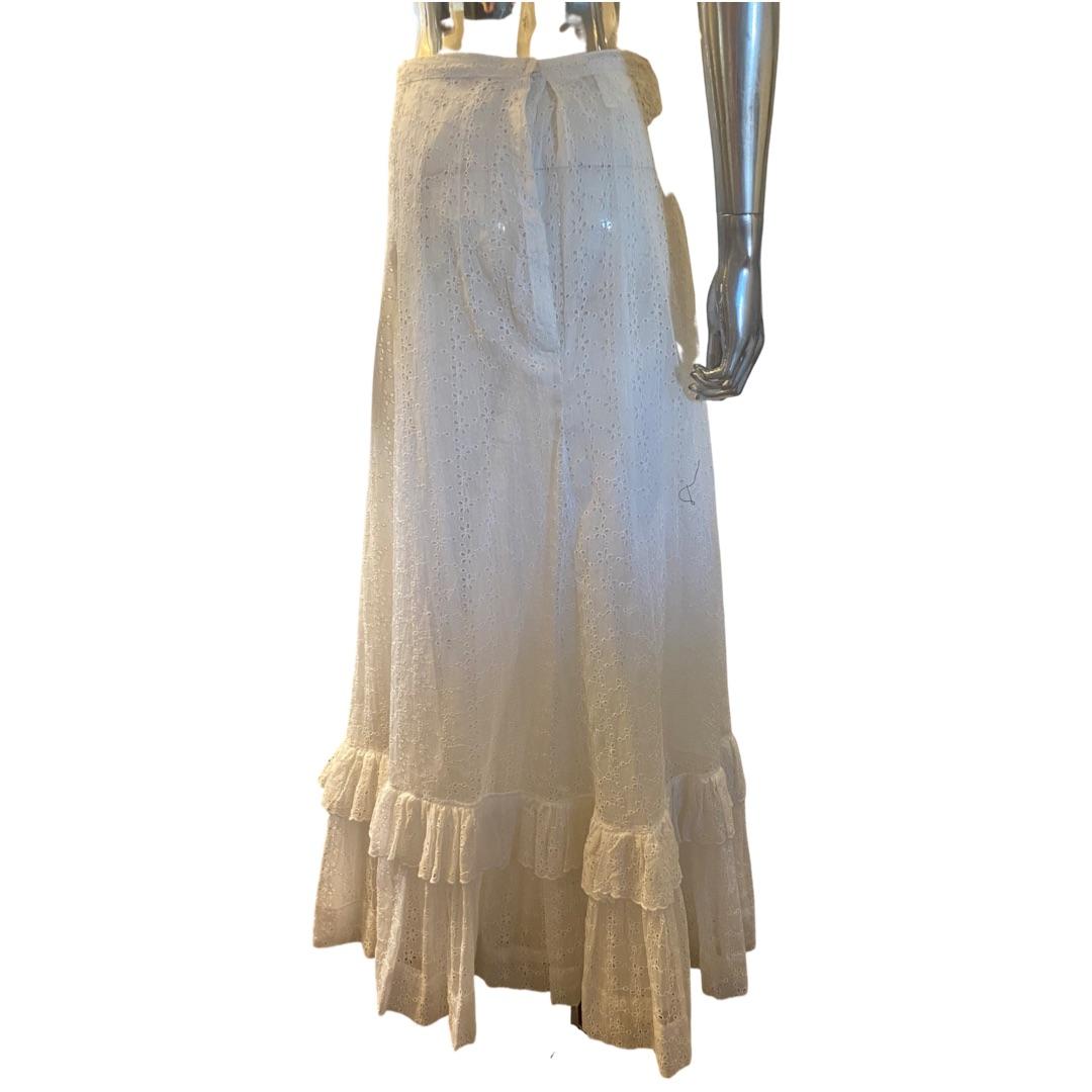 Gray Moschino Italy Romantic White Eyelet Ruffle Skirt with Separate Petticoat Size 8 For Sale