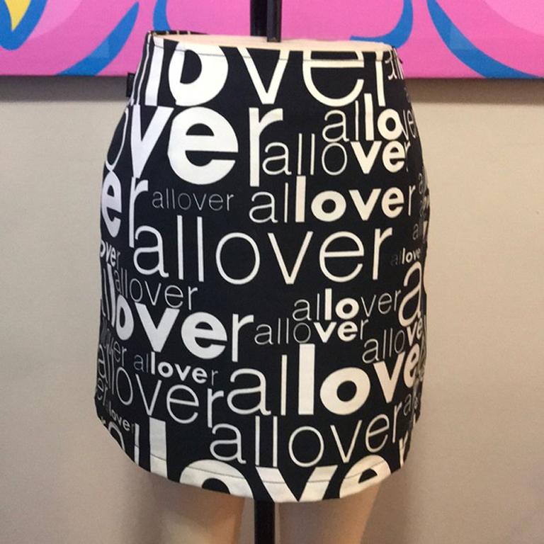 Moschino jeans black white love mini skirt

This Allover black and white mini skirt by Moschino Jeans is a great vintage find! Same skirt with matching jacket worn on THE NANNY by Fran Fein / Fran Drescher.
Rare and iconic Moschino. Great for the
