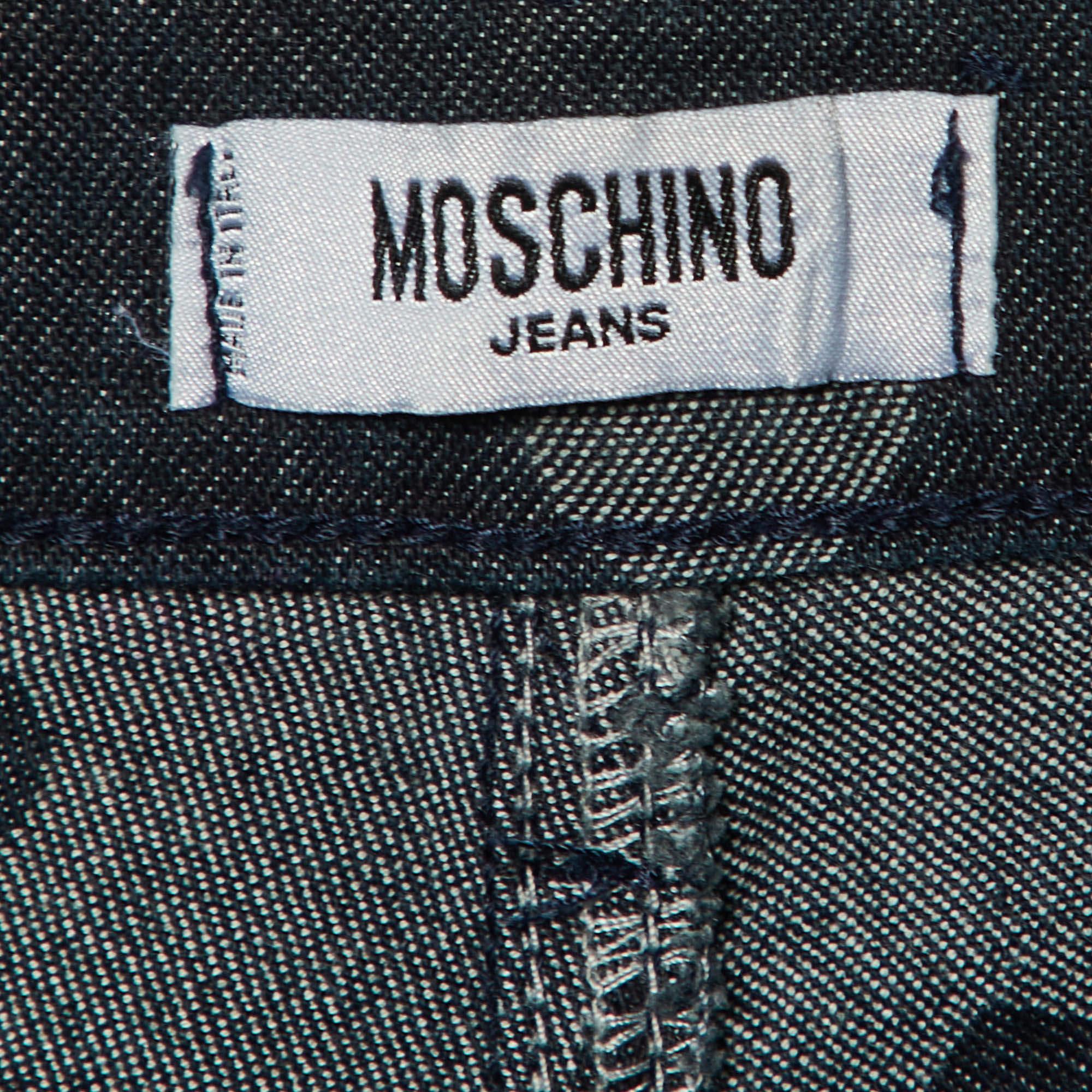Jeans Moschino Jeans évasé bleu foncé à motifs de cœurs, taille L 28 po en vente 1