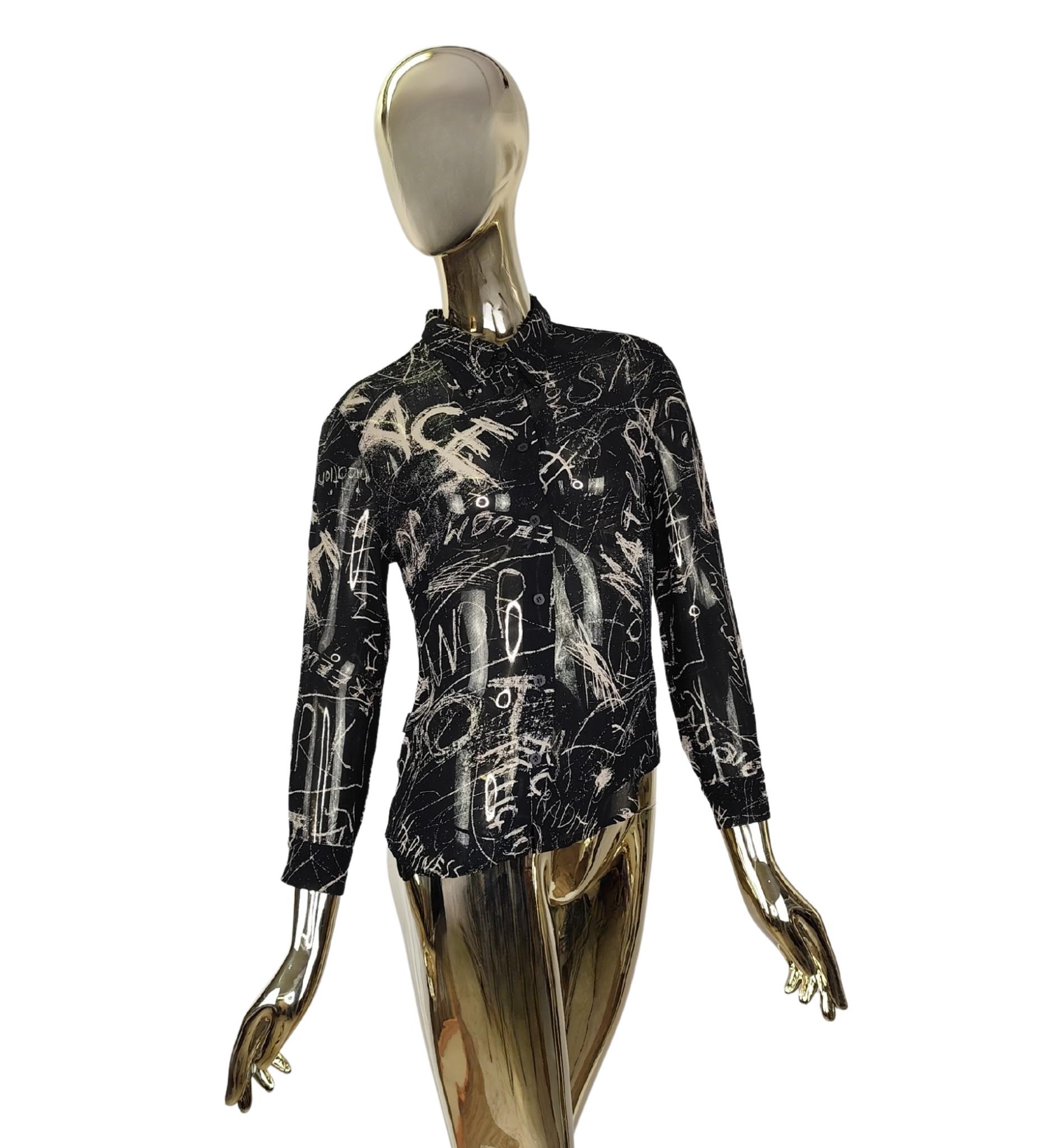 Moschino Jeans shirt and blazer set
Black viscose
White graffiti style print
Buttons closure

Shirt marked size 44 IT
Blazer marked size 46 IT

Shirt measurements:
shoulders 40 cm - 15.5 in
bust 88 cm - 34.5 in
waist 74 cm - 29 in
hips 84 cm - 33 in