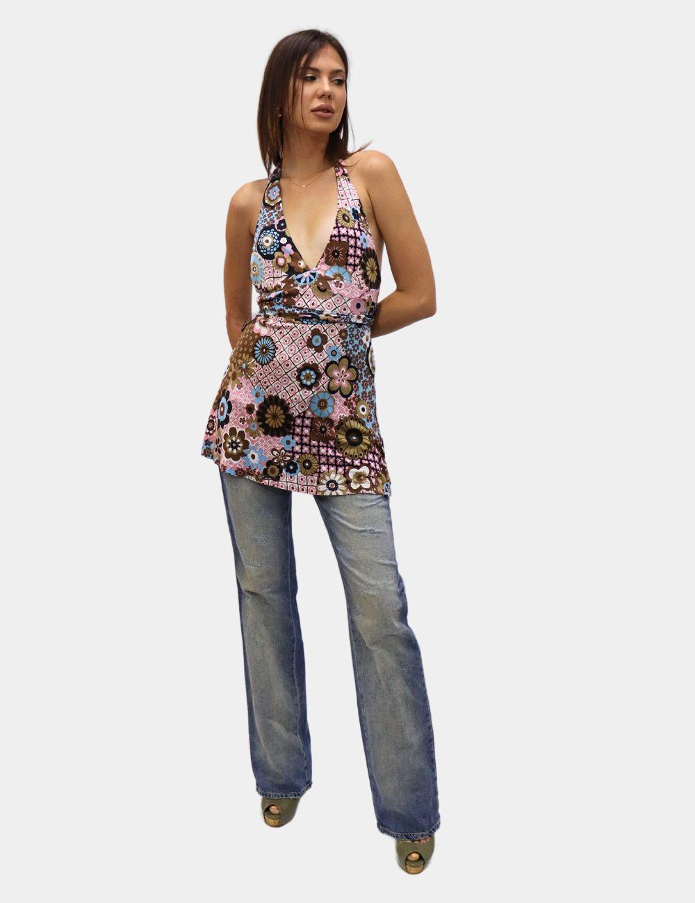 Moschino Jeans Halter Top , Features a Halter neckline, Floral pattern, and Waist belt.

Material: 100% Viscose
Size: EU 36
Bust: 70cm
Waist: 64cm
Hip: 76cm
Condition: Good
