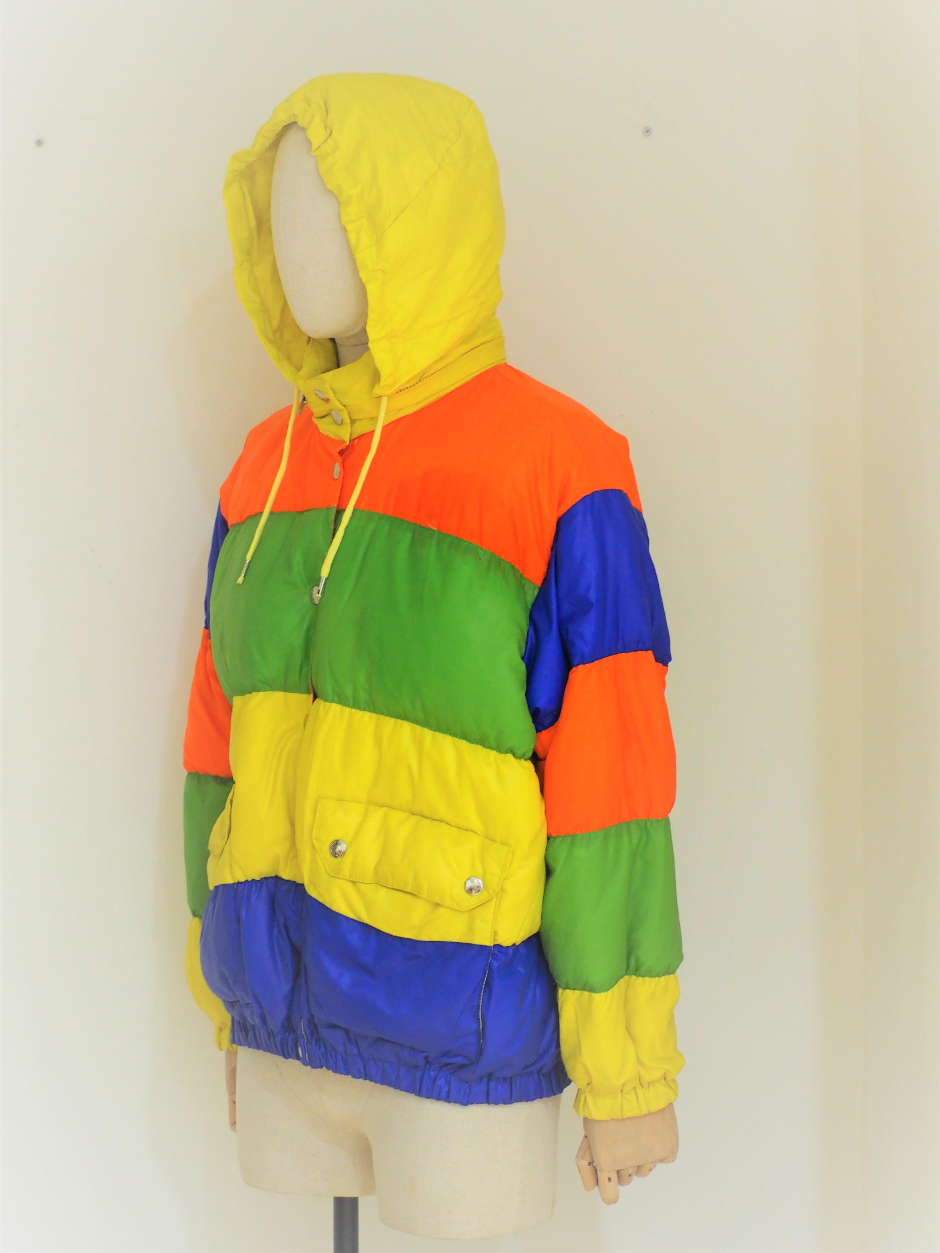 Moschino Jeans mehrfarbige Bomberjacke im Zustand „Gut“ in Capri, IT