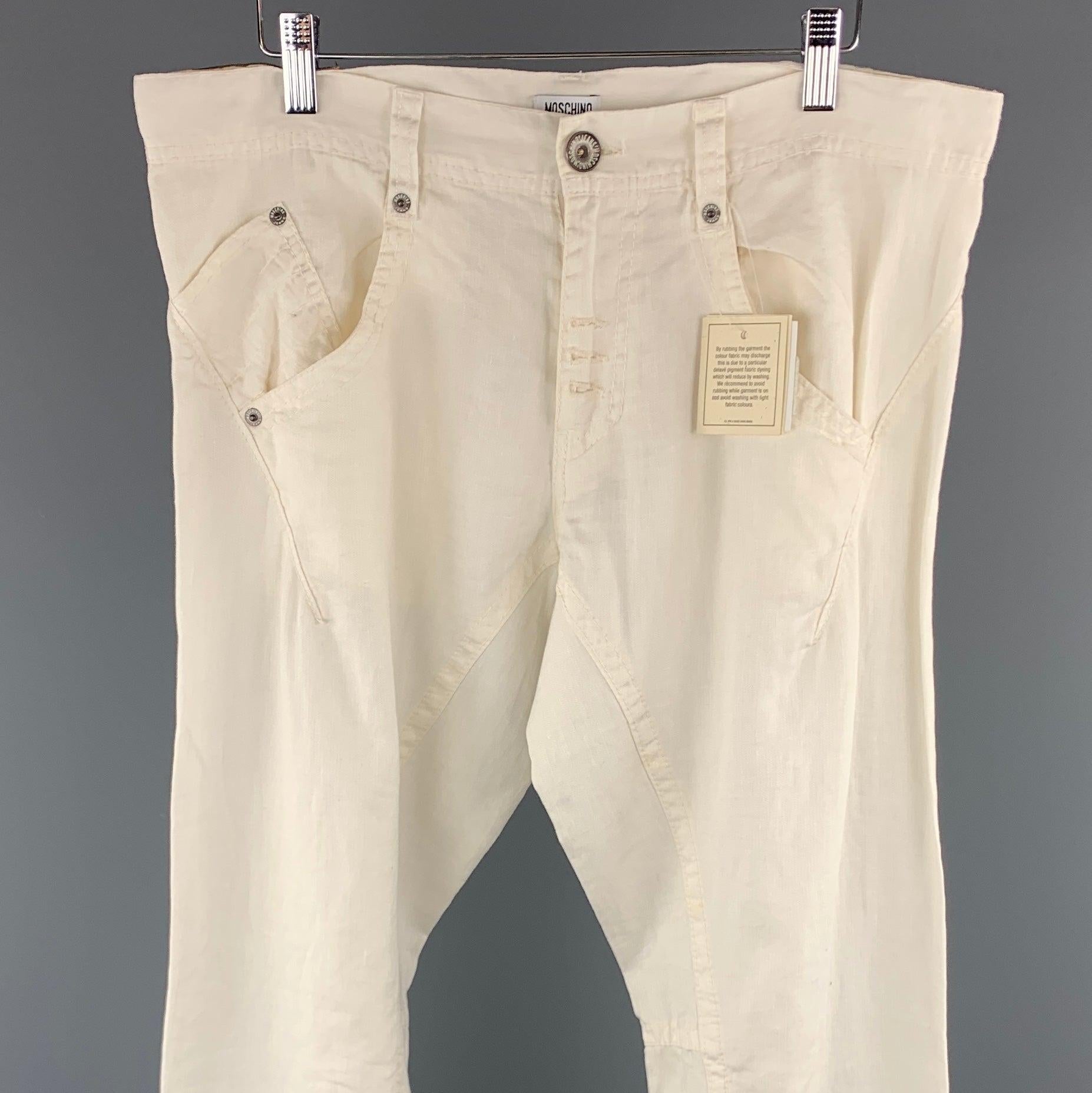 MOSCHINO JEANS Size 32 x 31 White Solid Linen Casual Pants In Good Condition For Sale In San Francisco, CA